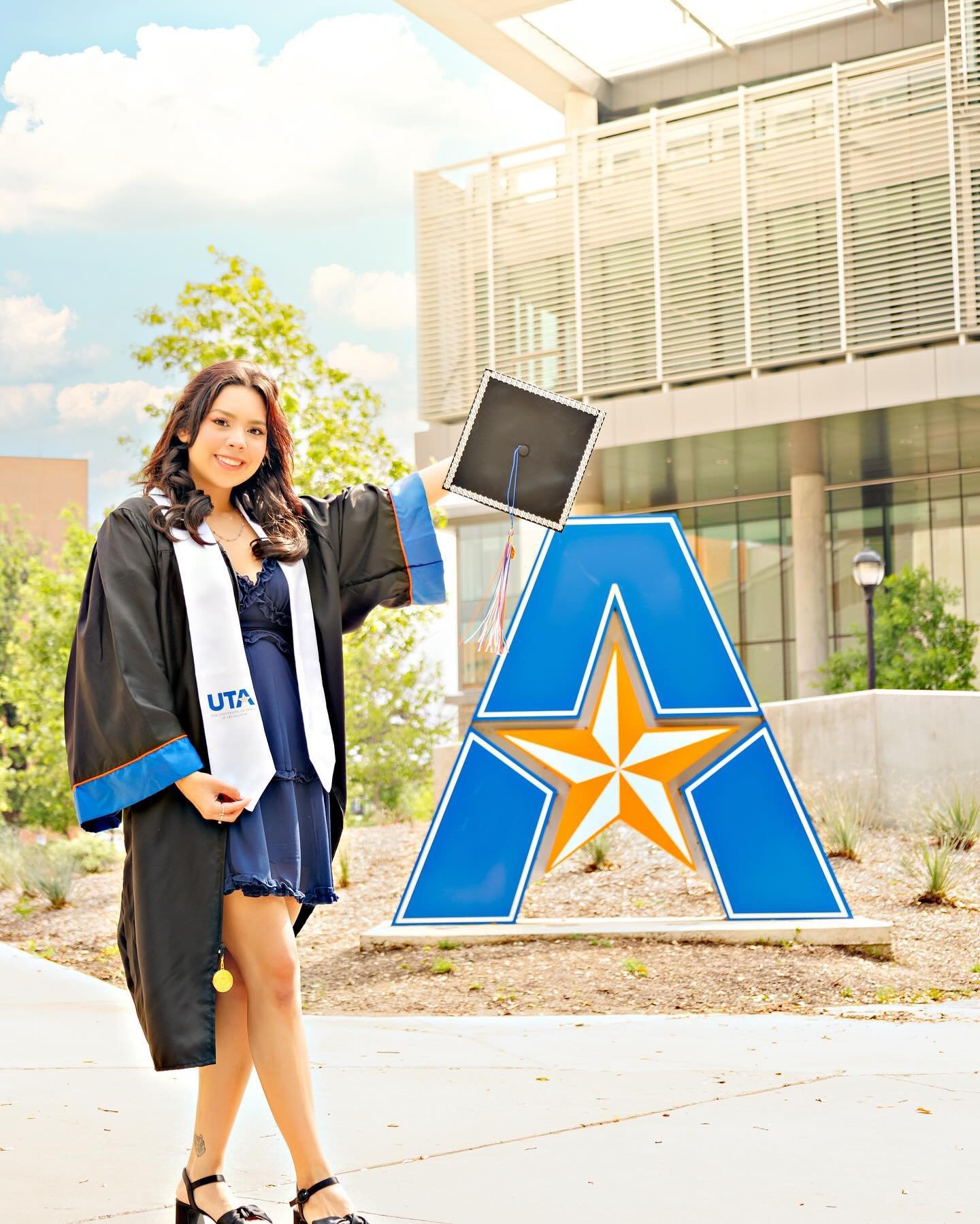 This year I had the honor to photograph Grads! The way they radiated confidence and pride in knowing they had achieved their goals, was captured in each of their sessions. Here&rsquo;s to many more successful years! | www.rainbowphotomh.com 

#mansfi