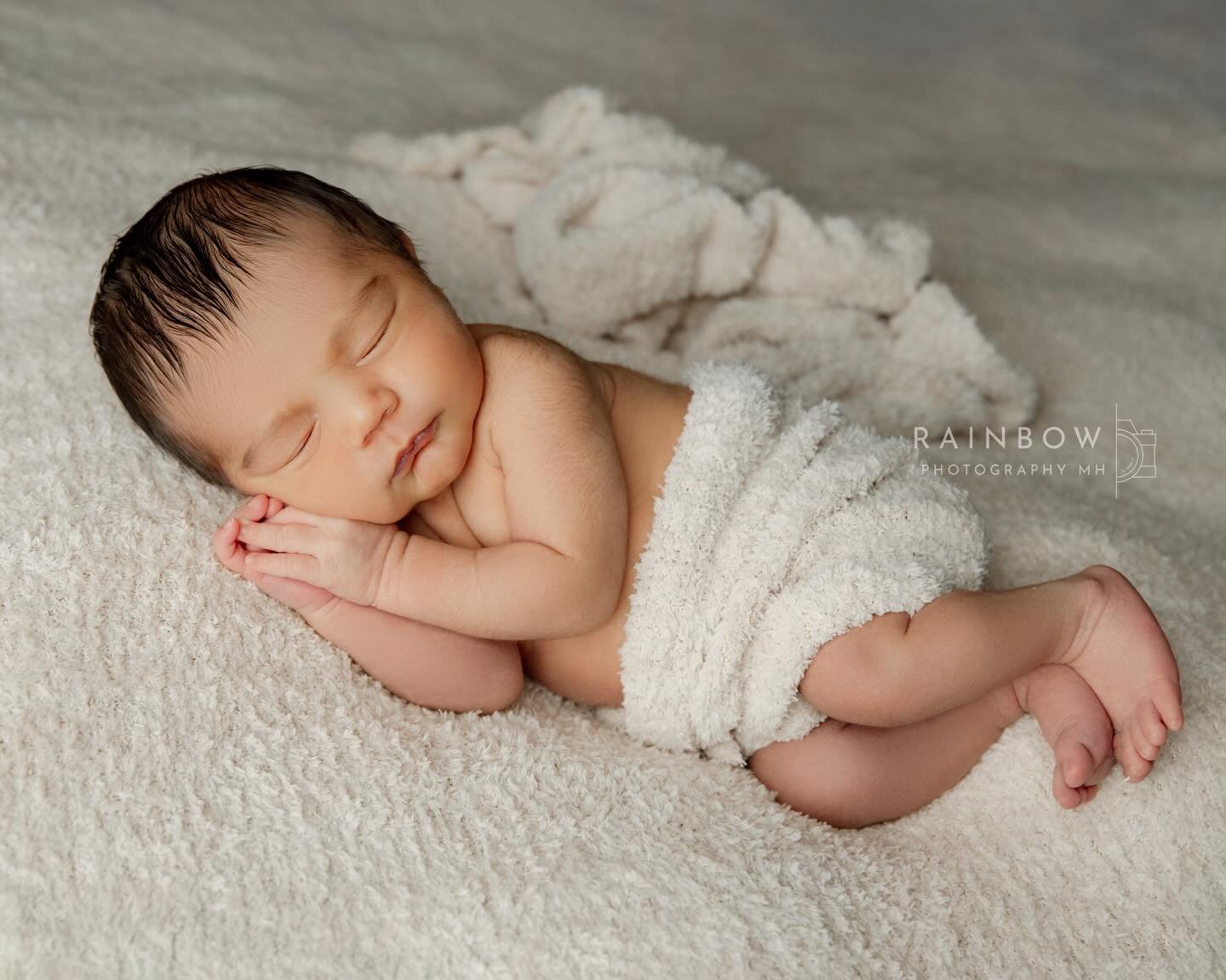 The coziest snuggles&hellip;
www.rainbowphotomh.com 

#fortworthphotographer #fortworthmoms #arlingtontx #dallas #dfw
