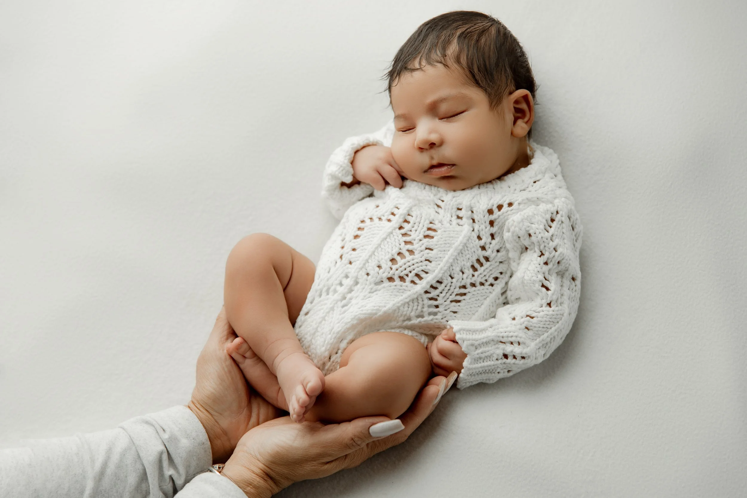 Introducing the Micro-Rainbow Session: Beautiful Baby Photos for Ages 1–3 Months