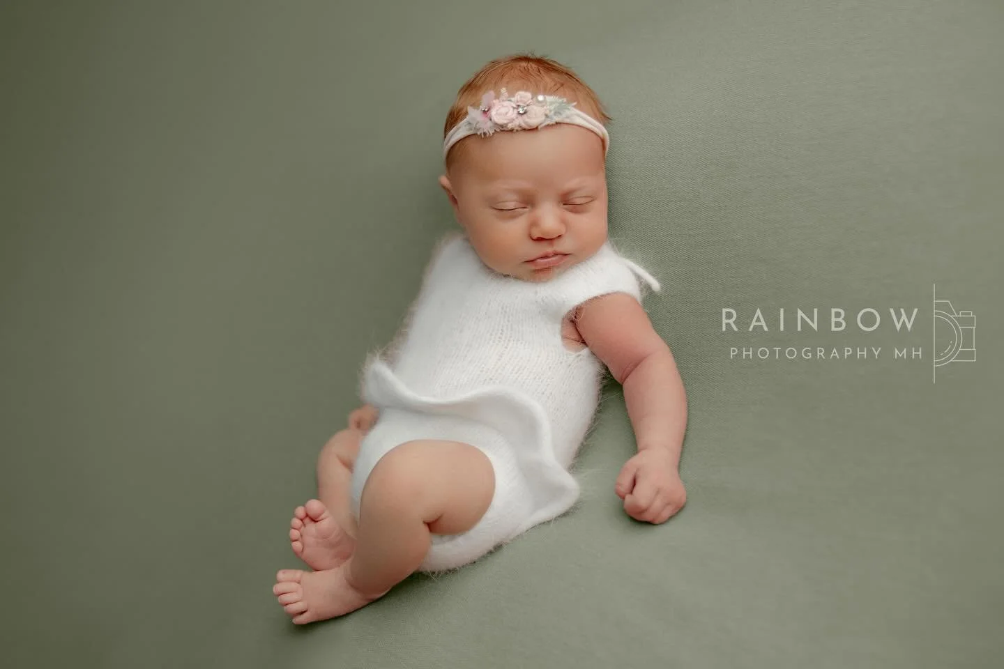 The softest pieces, for your sweetest new addition to the family 😍
www.rainbowphotomh.com 
#dallasmoms #dallasnewbornphotographer #fortworthnewbornphotographer #arlingtontx #texasnewbornphotographer
