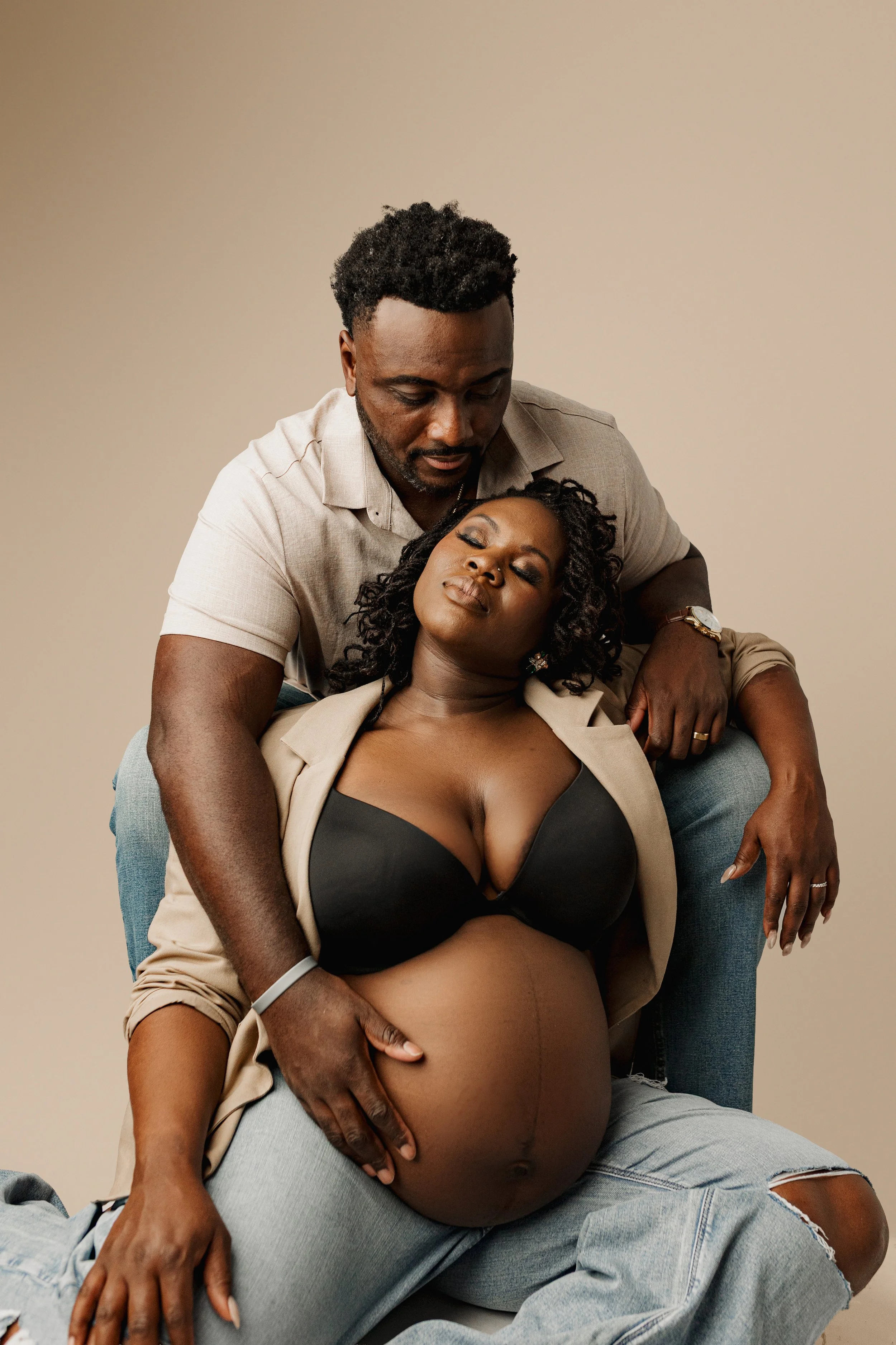 Maternity session, featuring mom and dad in simple aesthetic near Fort Worth tx