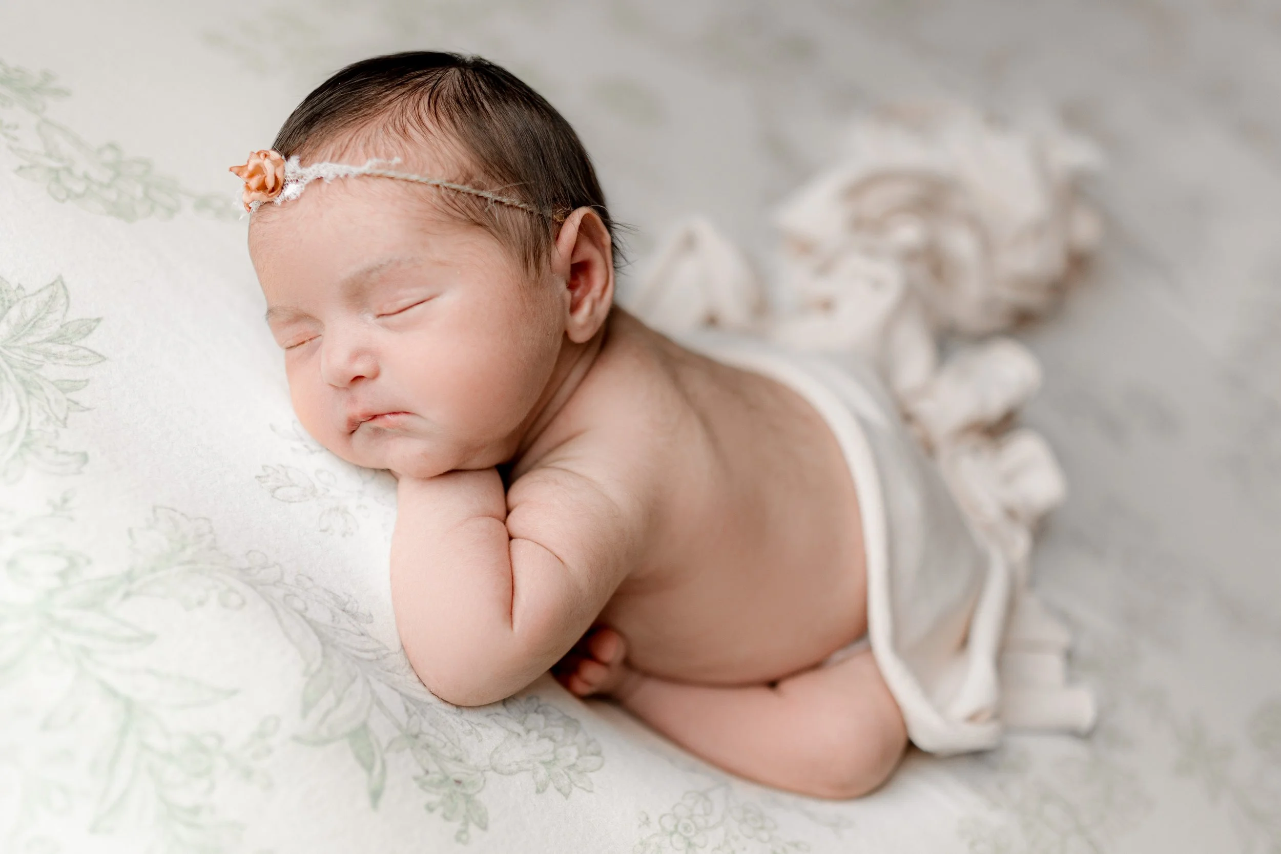 newborn session photographer near Arlington tx