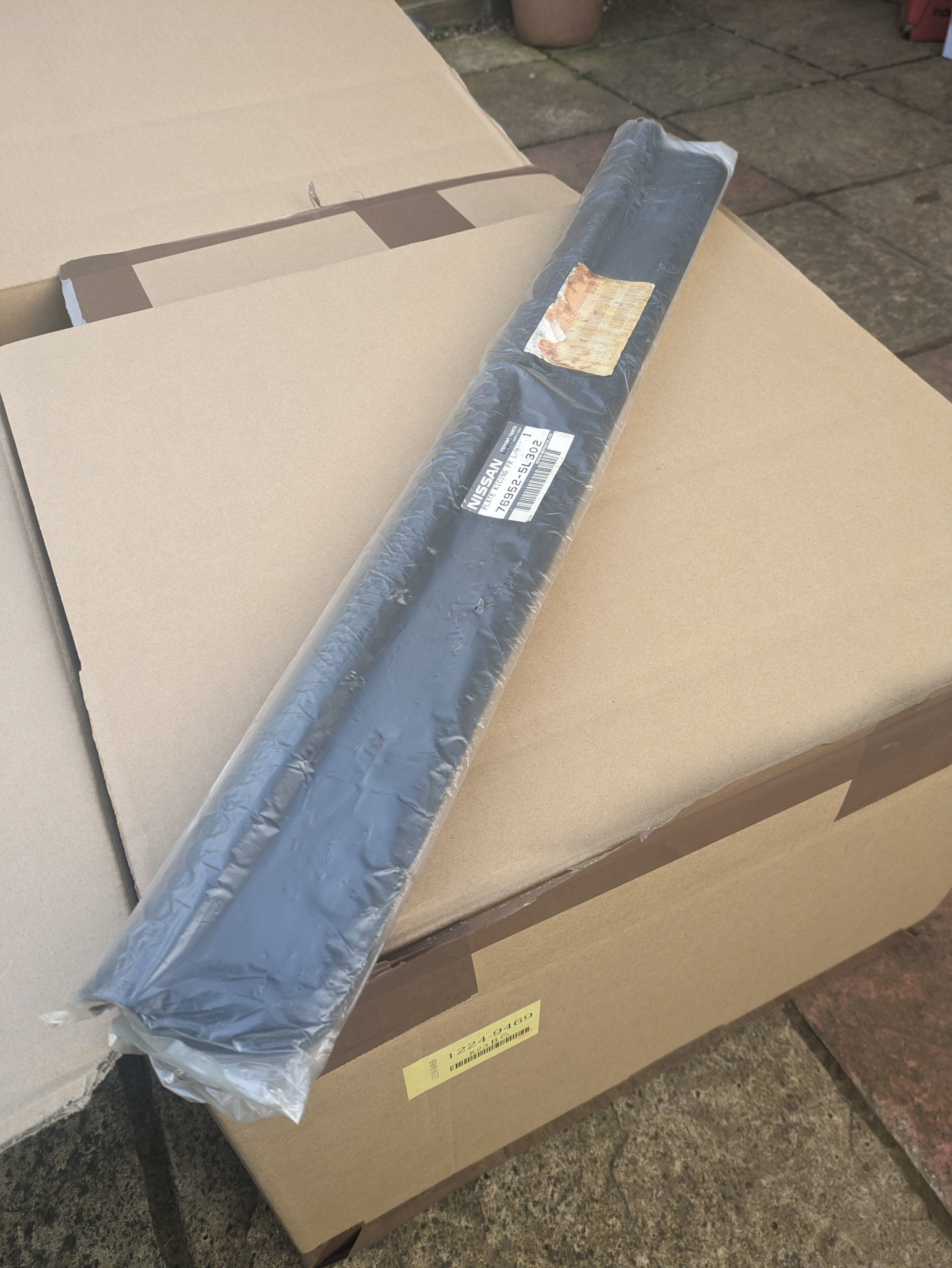 New Stock 76952-5L302 Club S Kickplate L/H - Nissan Laurel Parts / C35 Laurel Parts / UK Laurel