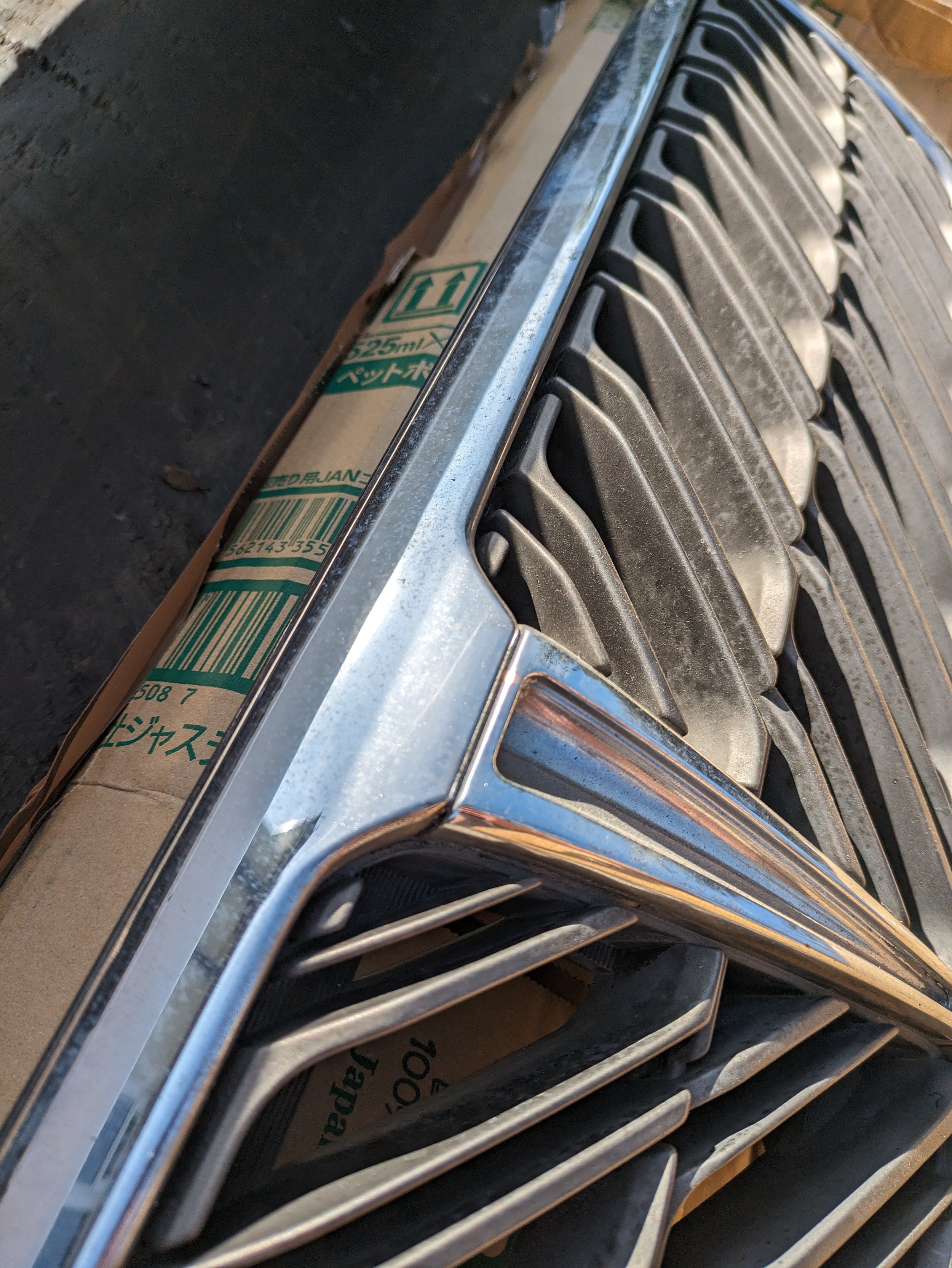 Preface lift C35 Laurel Medalist Front Grill - Nissan Laurel Parts / C35 Laurel Parts / UK Laurel