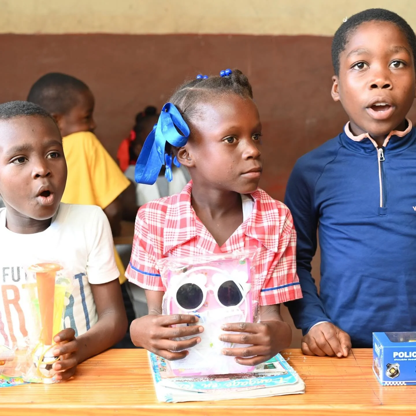 Merry Christmas from Haiti 🤍🎄

This week, our three Embrace schools in Haiti celebrated Christmas with a party!

Through our partnership with Mission Haiti, Embrace attendees support 450 students across three schools, helping provide education, sch