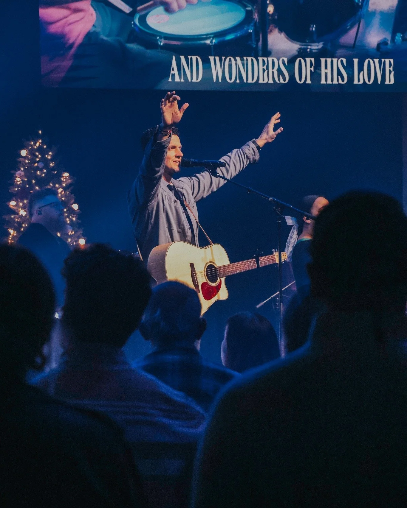 "Suddenly a great company of the heavenly host appeared with the angel, praising God and saying, 'Glory to God in the highest heaven, and on earth peace to those on whom his favor rests'." Luke 2:13-14. ⭐ Christmas Eve services continue at 