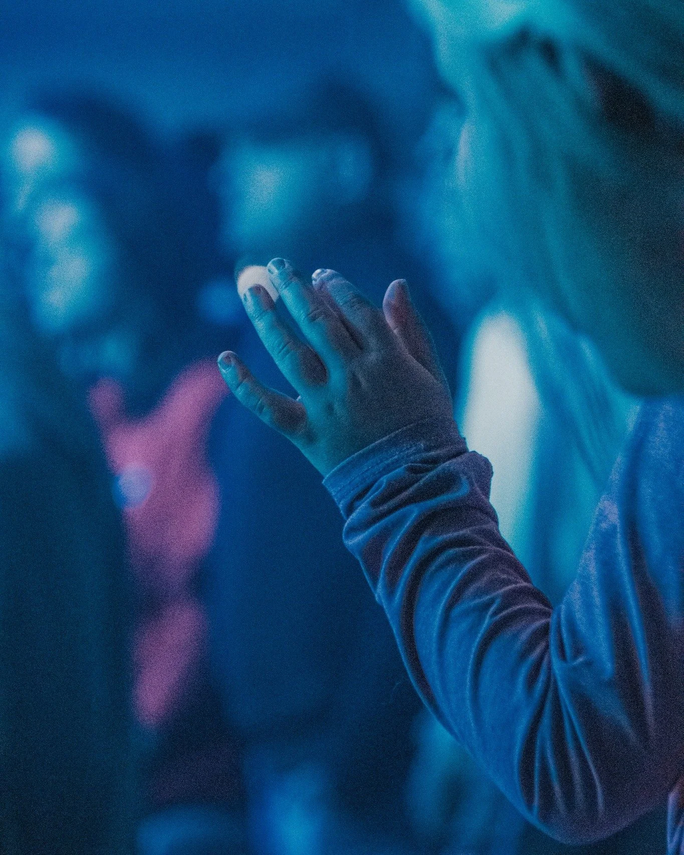 small hands, big worship 🫶