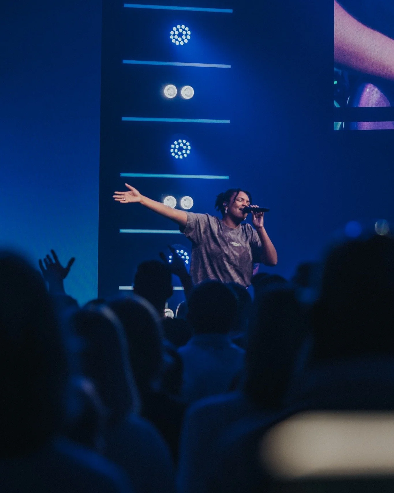 We want to see you today! 🫵 Adam is bringing us into week two of Into the Fields, don't forget to bring your guidebooks! 

Westside: 8, 9:30, &amp; 11 am
Tea: 8, 9:30 &amp; 11 am
57th Street: 8, 9:30, 11 am, &amp; 12:15 pm
Online: 8, 9:30, &amp; 11 