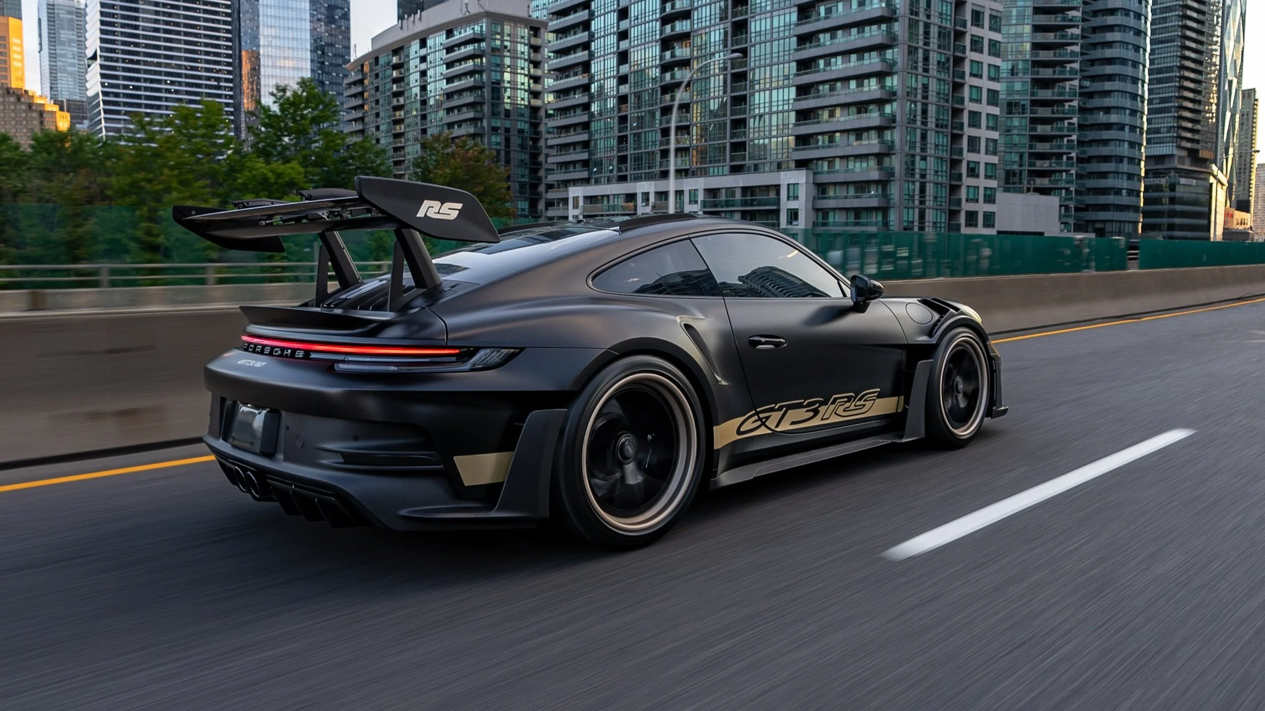 WORLD PREMIERE: 992 GT3RS ON 3 PC WHEELS