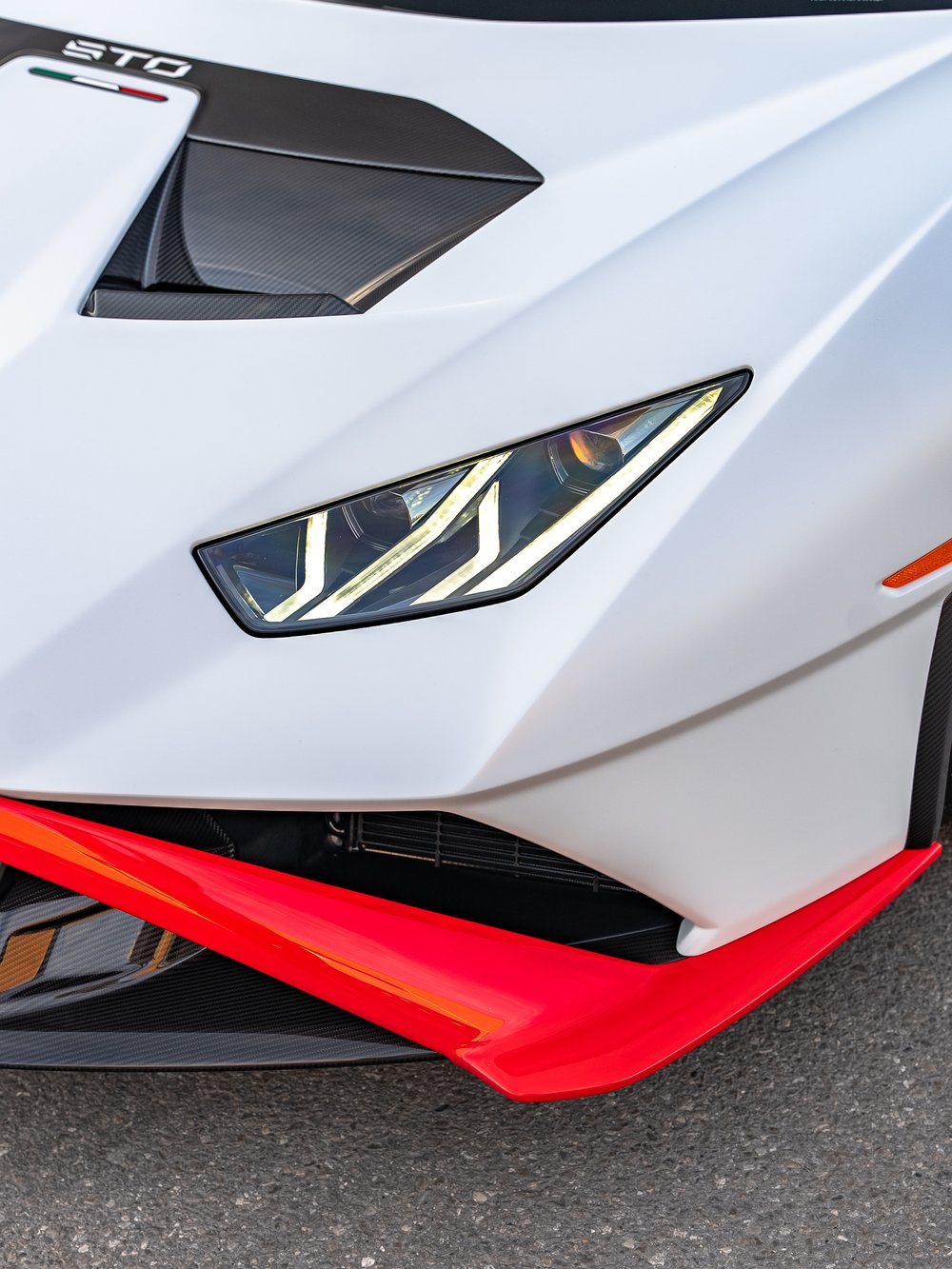 Lamborghini STO [Matte White].jpg