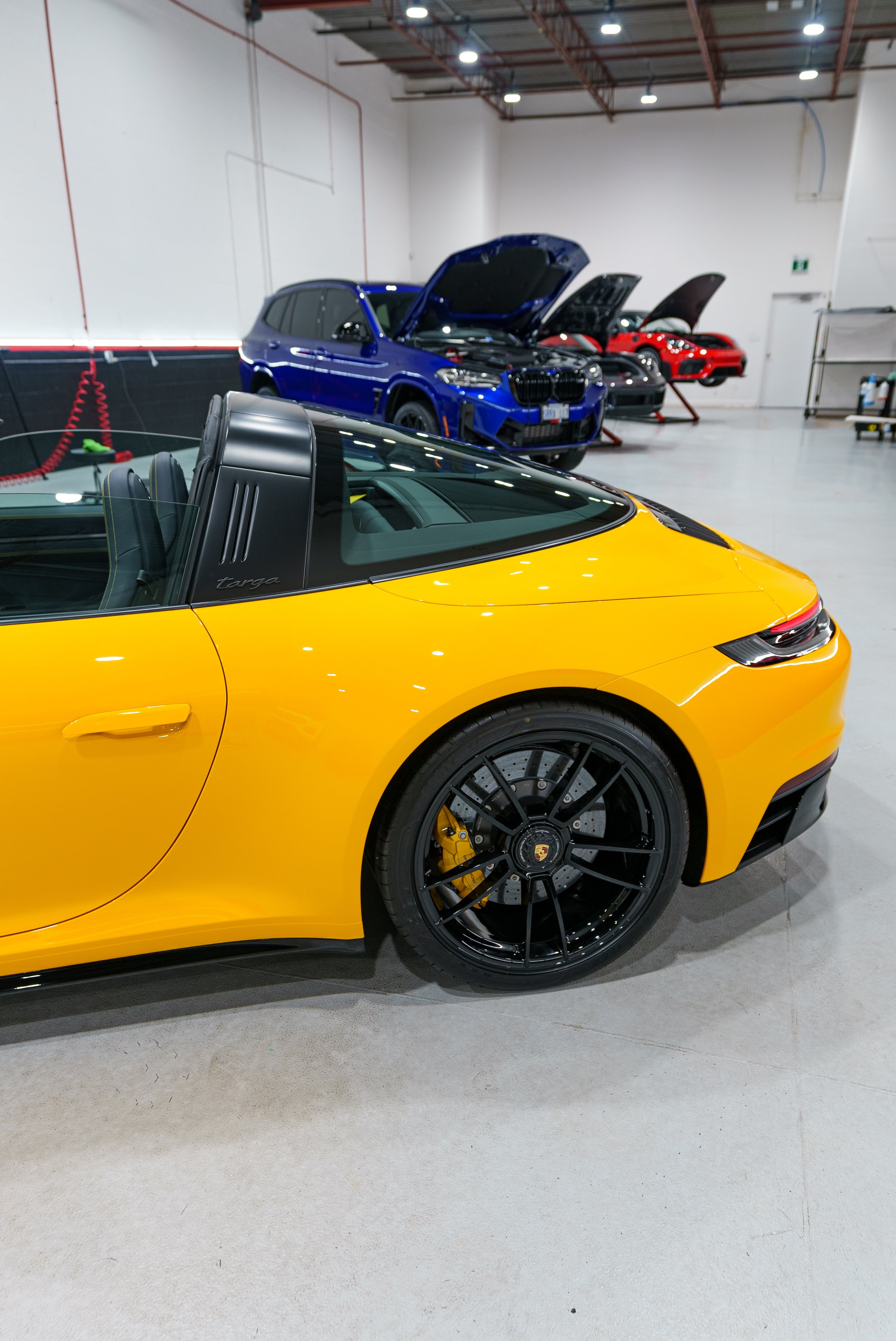 Porsche 911 Targa [Signal Yellow]-21.jpg