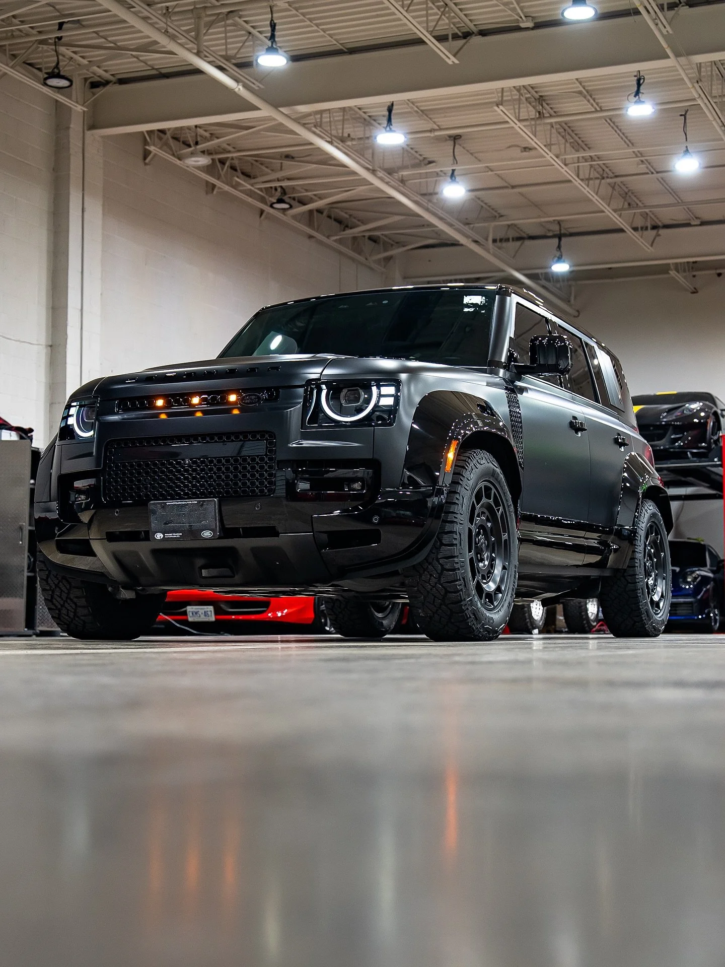 The Land Rover Defender OCTA has landed at ABE 🔥 This is the flagship high-performance version of the Defender: 626hp, wider stance and unique OCTA badging. We wrapped up this beauty with full body matte PPF conversion leaving various gloss accents 