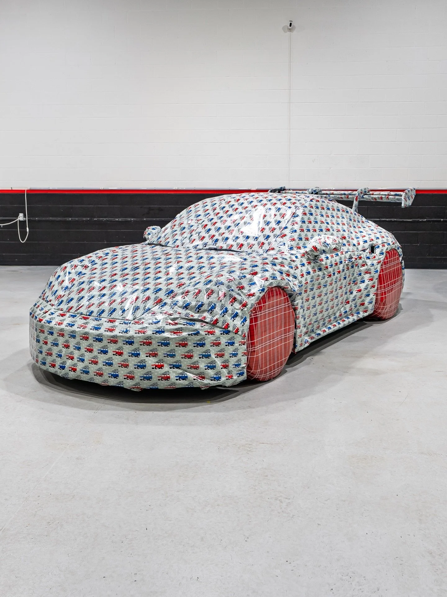 Guess the car! 🎁 Wrong answers only. Merry Christmas Eve from the team here at ABE and we look forward to sharing the final unwrap tomorrow!
.
#christmascar #cʜʀɪsᴛᴍᴀs2025 #torontocars