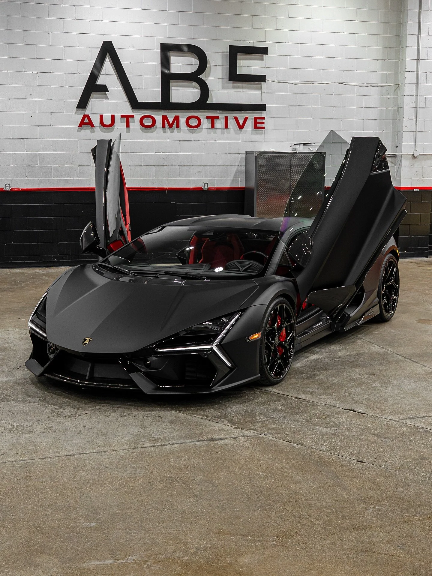 Peak Revuelto Spec 🔥 Nero Nemesis kept as it should be, with our super-matte PPF that is a 1-to-1 match to the original factory finish. This Lamborghini Revuelto is now fully protected without a hint of seams or change in the paint finish.
.
#revuel