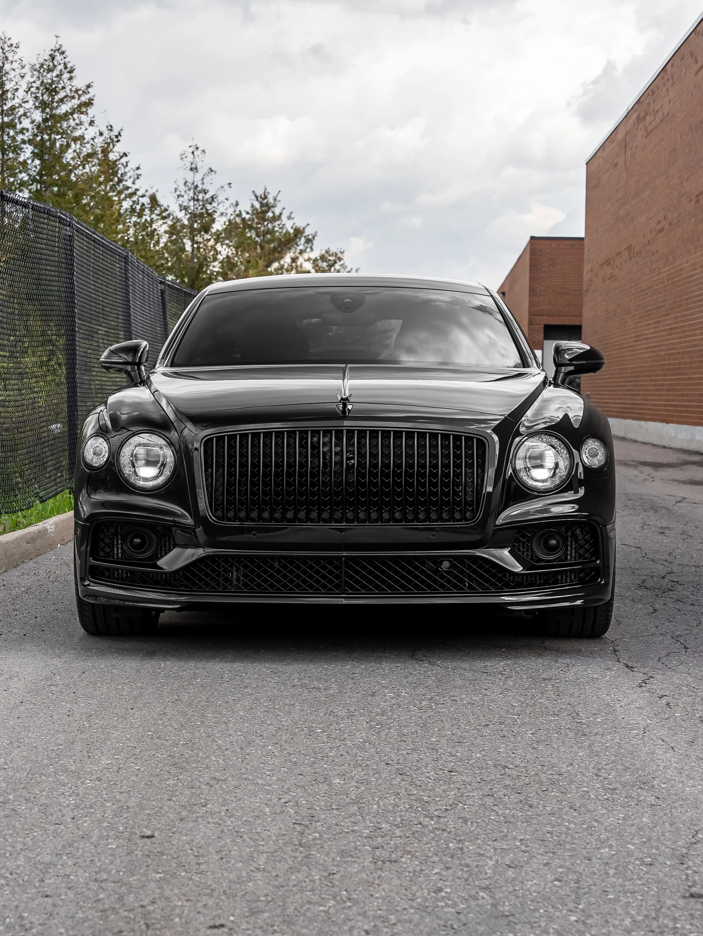 &ldquo;Boss&rdquo; is an understatement. 🔥 This Bentley Flying Spur is sitting much nicer on a set of lowering links, sourced and installed through ABE Customize. To go along with it, full front end paint protection film was installed, along with al