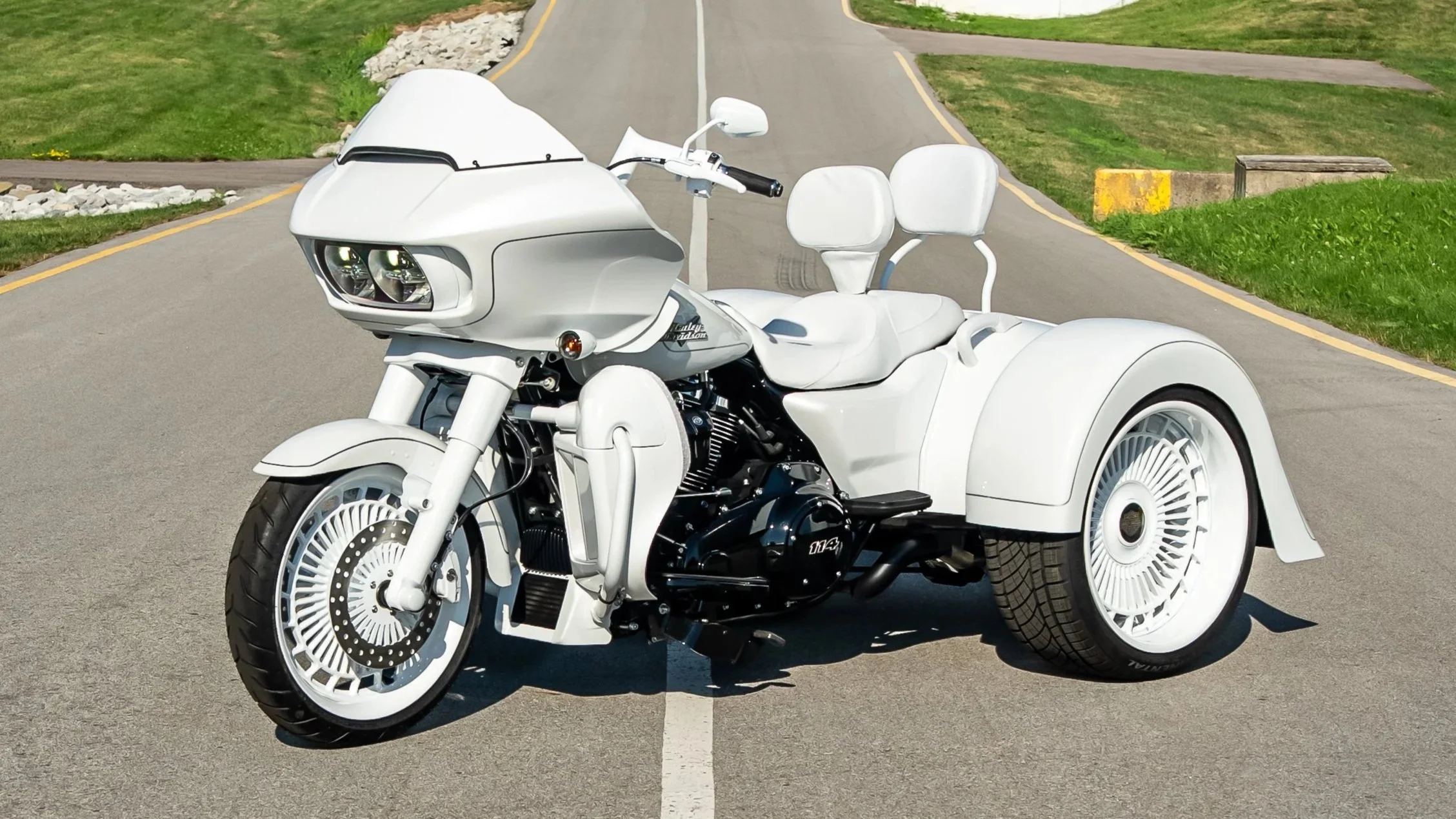 1 of 1 ABE Customize Build: HapyHipi's All-White Harley-Davidson Road Glide