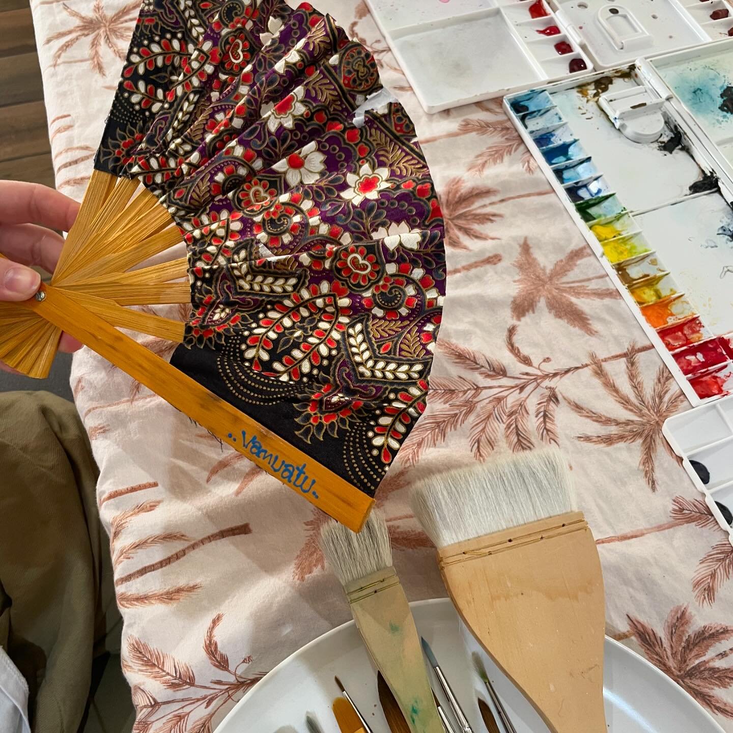 Painting in progress 🙂
Using my fancy 🪭 to dry layers..

#picturebookinprogress #illustration #illustrationartists #childrenspicturebooks #childrenspicturebookillustrator #australianpicturebooks #huntervalleyartist
#kidsbooks #kidsbookillustration 