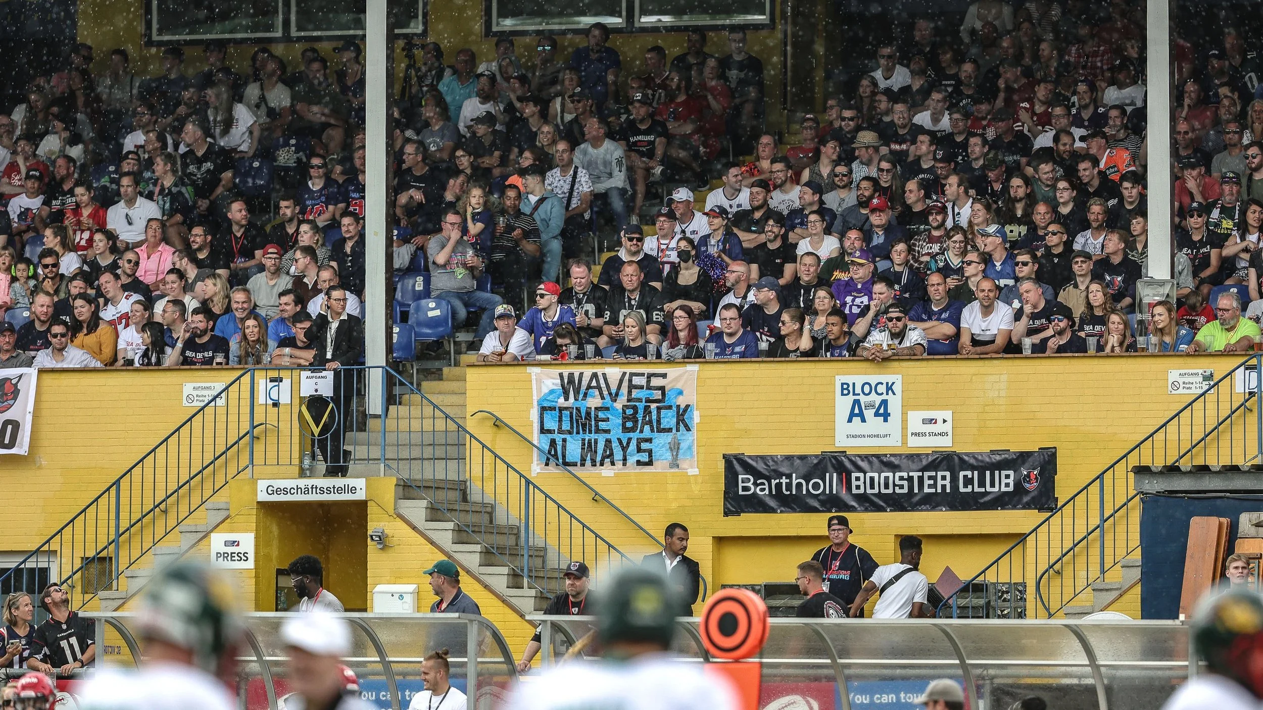 Hamburg Sea Devils rufen zu „Gummistiefeln und Friesennerz beim wichtigsten Spiel des Jahres auf“! Ticketing-Aktion mit dem Handball Sport Verein Hamburg