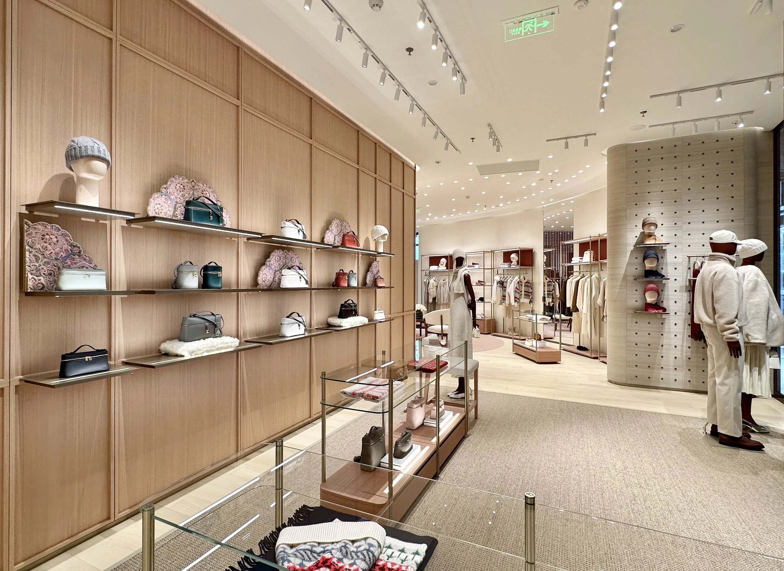 LORO PIANA<br>Temporary Store Sanya Swire<br>Sanya, Hainan, China