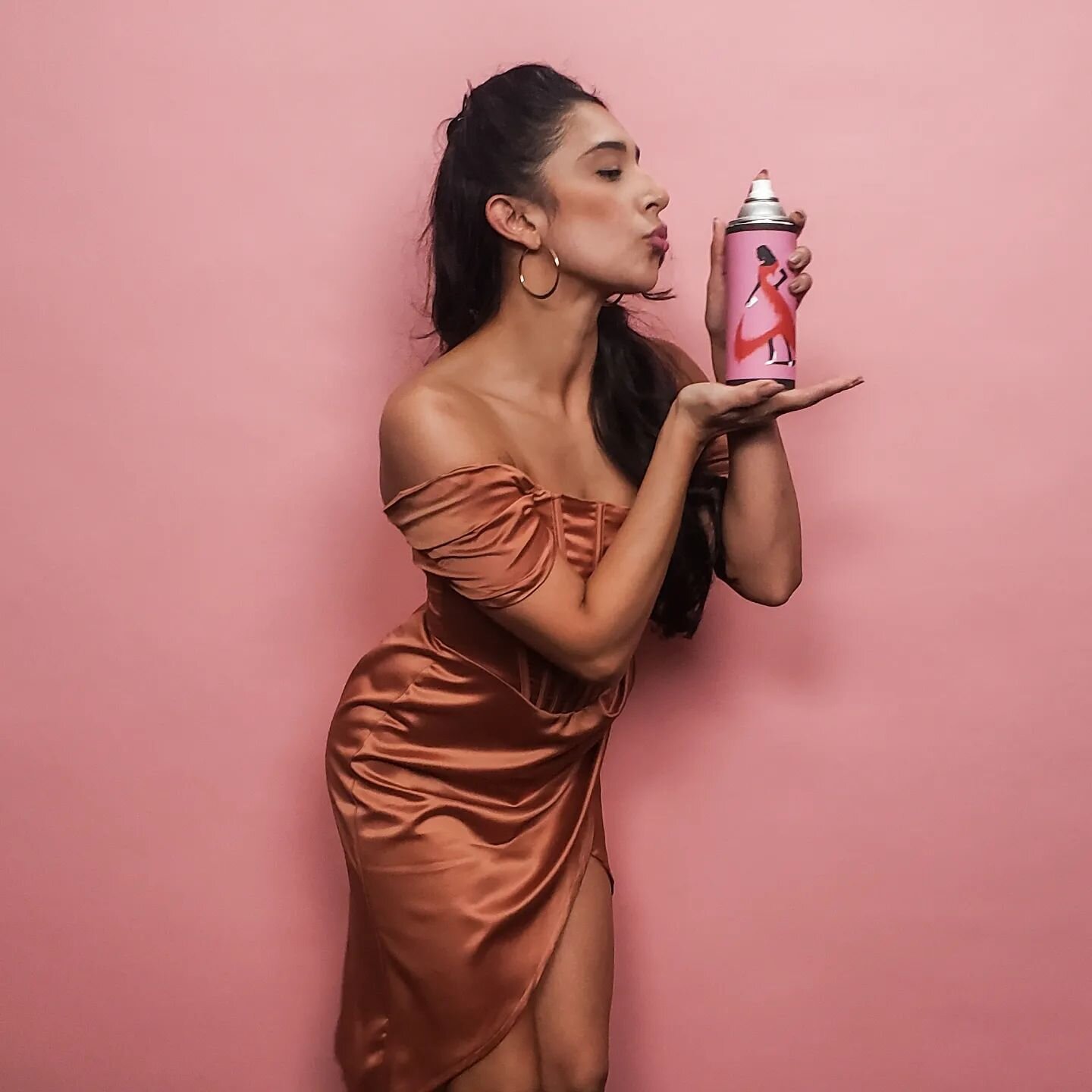 Going to be spending some time in BELLEVILLE... Spring 2023!!!💕💕💕
.
.
Can't wait to work with... @BadCinderellaBway @AndrewalloydWebber @joann_m_hunter @linedygenao 

Hair by: Pincurls
Makeup: Done before Hamilton rehearsal
Stylist: Costume change