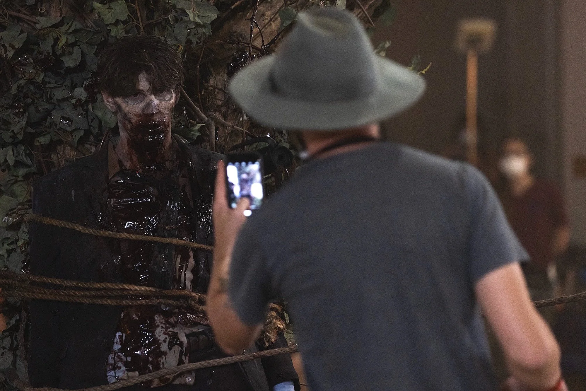 Fear the Walking Dead S7E8 - PADRE