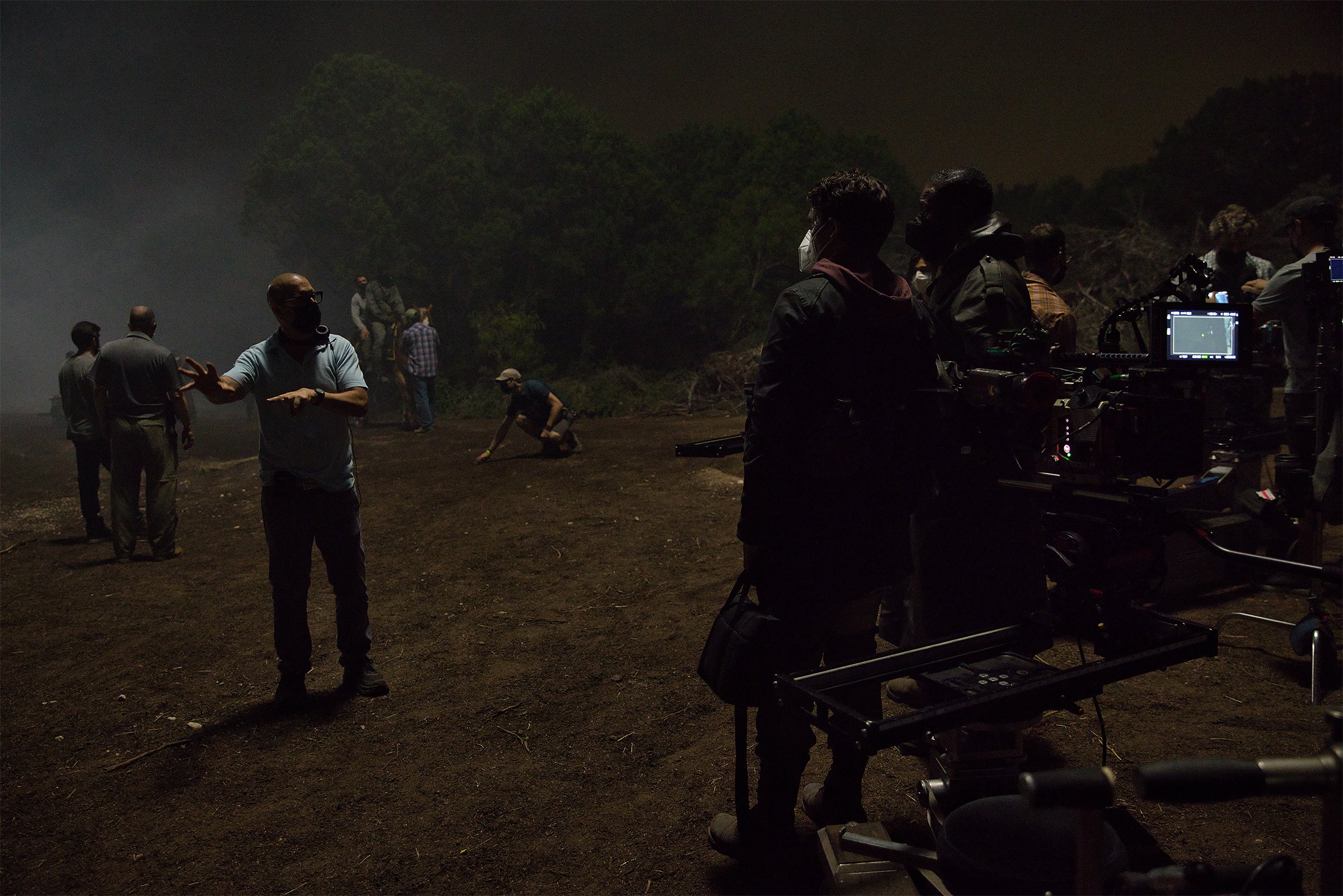 FTWD-BTS-E1-2.jpg
