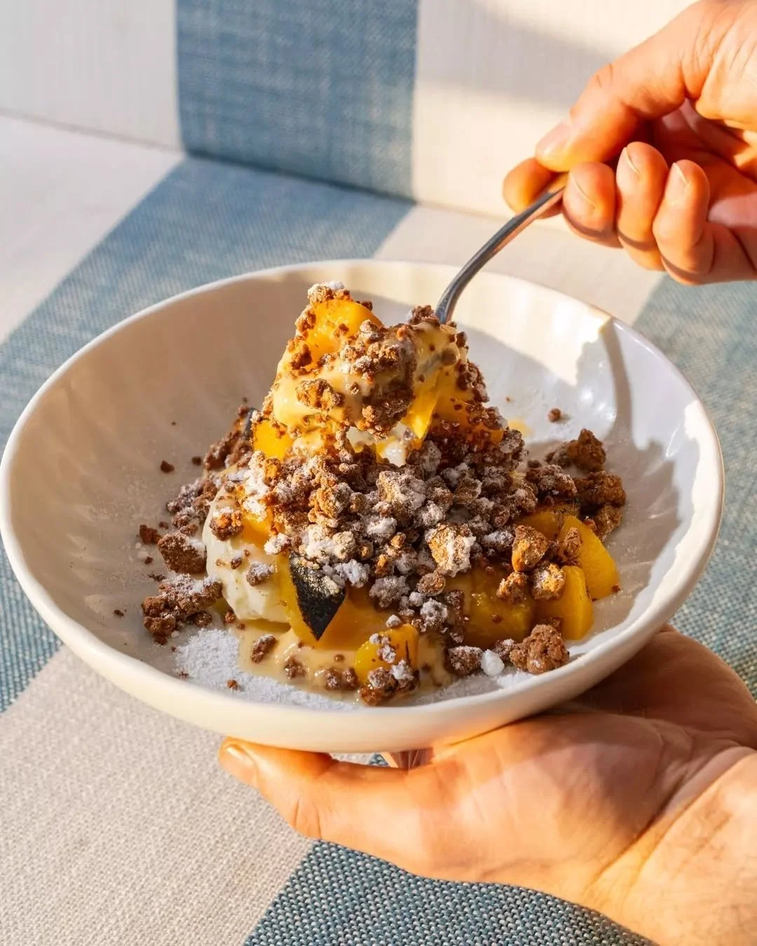 Peachy dreams and creamy things π A summer classic, TINTA-style.
π Peaches & Cream | Peach curd, vanilla mascarpone, and caramelised white chocolate