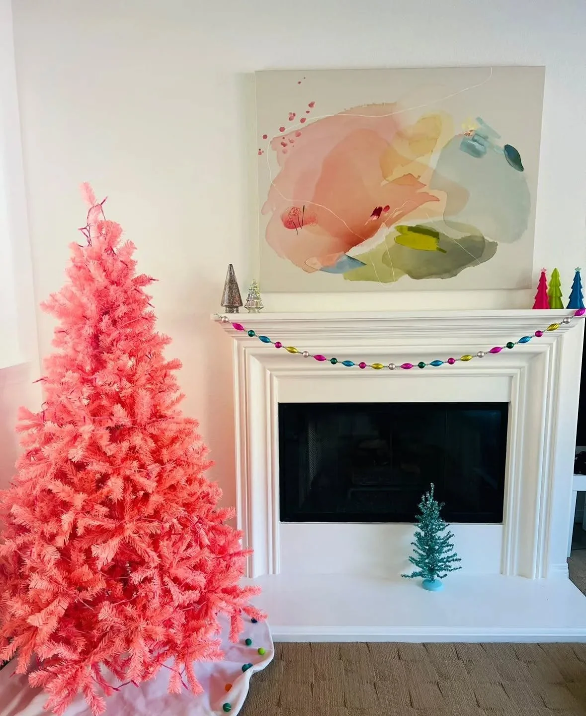I just received this picture of a painting I did next to the most happy christmas tree. 

I am so grateful to my dear friend who commissioned this piece, who allowed me to create from my true being. This painting and the process around creating it te