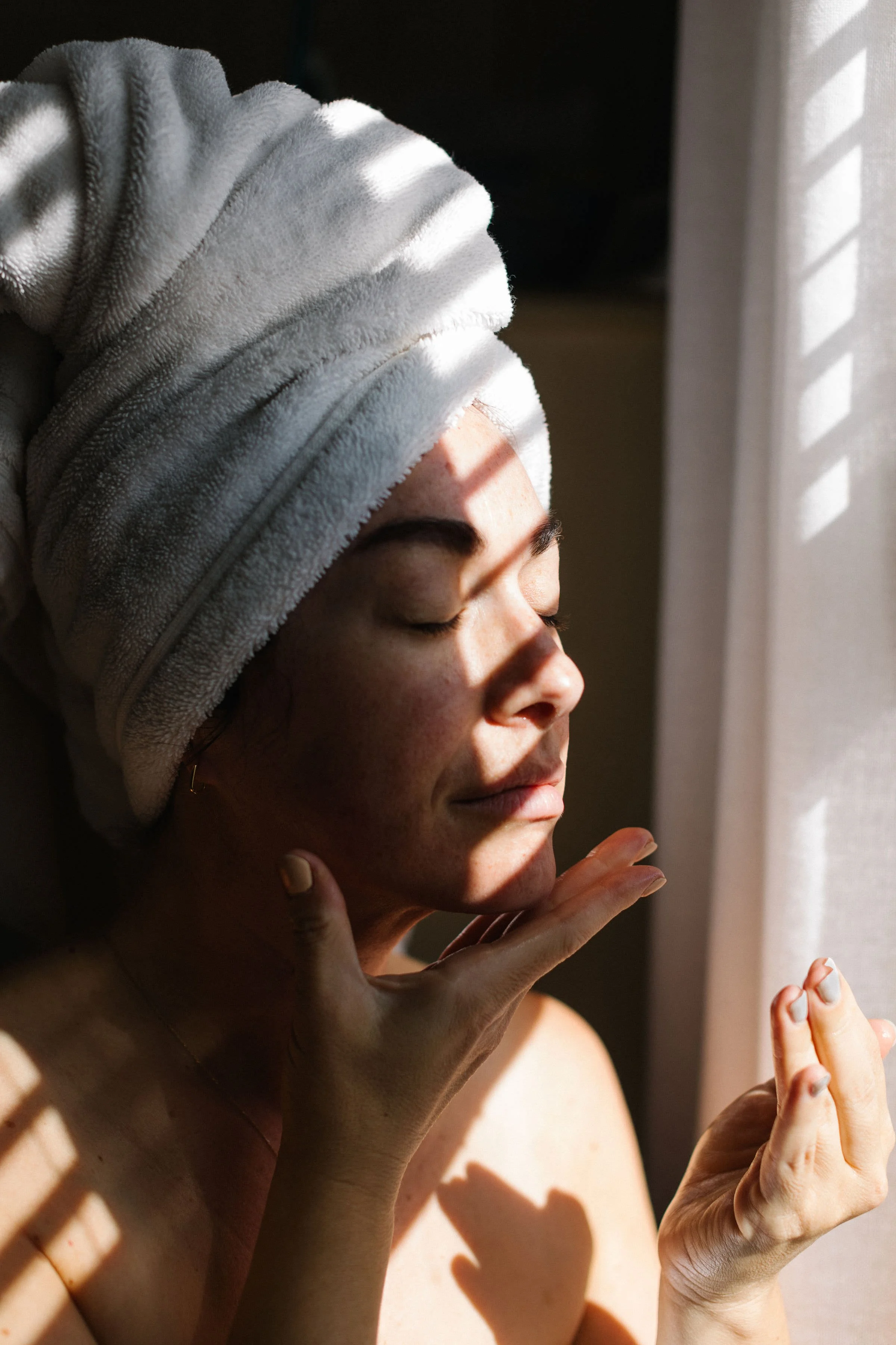 297: Hot Girls Protect Their Energy–Why Your Life Changes When You Stop Being Available to Everyone