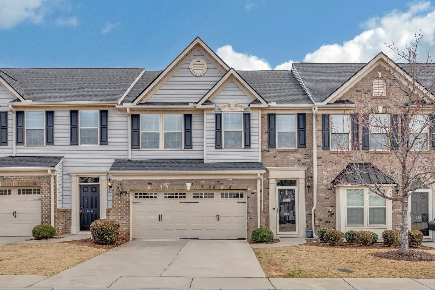 ✨ Feature Friday ✨
📍 210 Alderside Place | Greer, SC

This beautifully maintained townhome in Riverside Commons is the perfect mix of style, comfort, and convenience!

🛏 3 Bedrooms | 🛁 2.5 Baths | 🚗 2-Car Garage ✨ Bright, open floor plan filled w