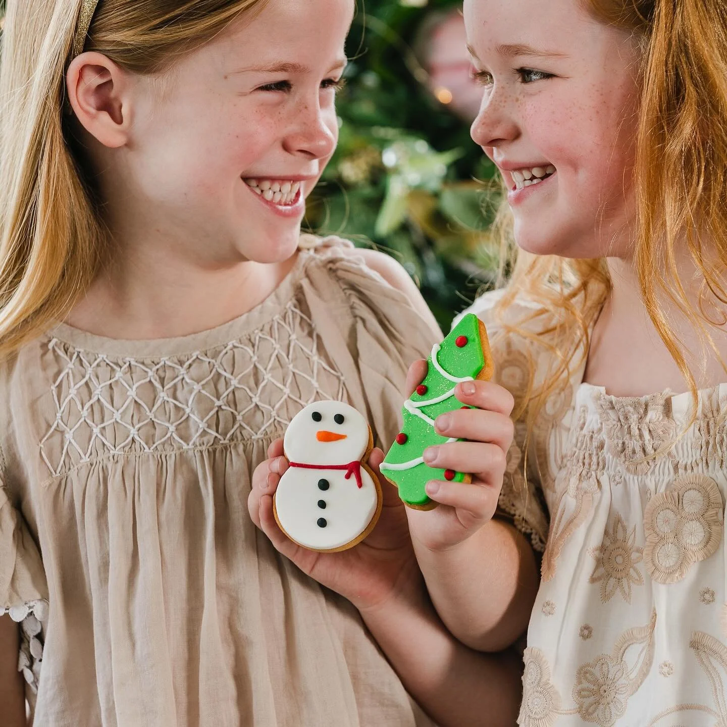 Wrapping up 2024 with one of the most merriest clients @shingleinnaus - I hope the bellies and hearts are full and ready for a brilliant and bright New Year!! #shinglebells #christmasfood #advertisingphotographer #brisbaneadvertisingphotographer #foo