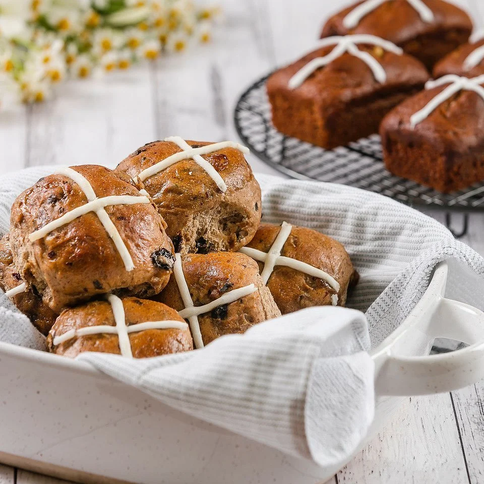 Easter loading &hellip;. 🐣 🐣 #brisbaneadvertisingphotographer #brisbanefoodphotographer #advertisingphotographer #qldphotographer #hotcrossbuns #easter