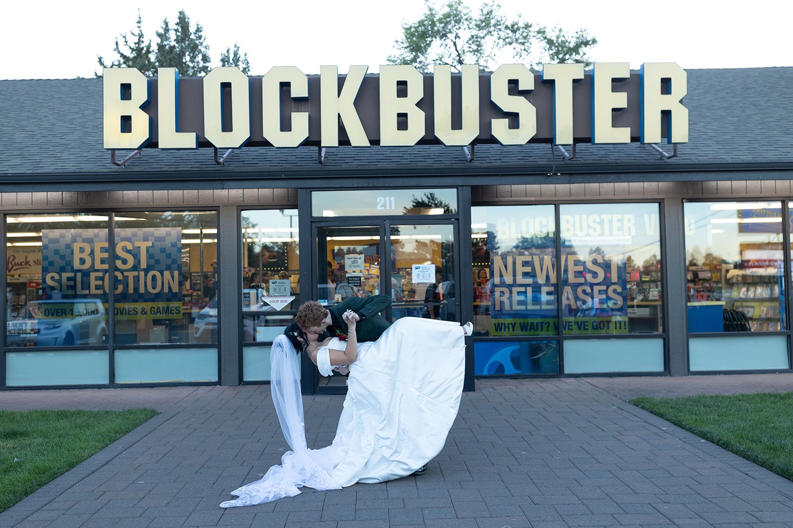 A Small, Intimate Sparks Lake Wedding in Oregon: Everything You Need to Know!