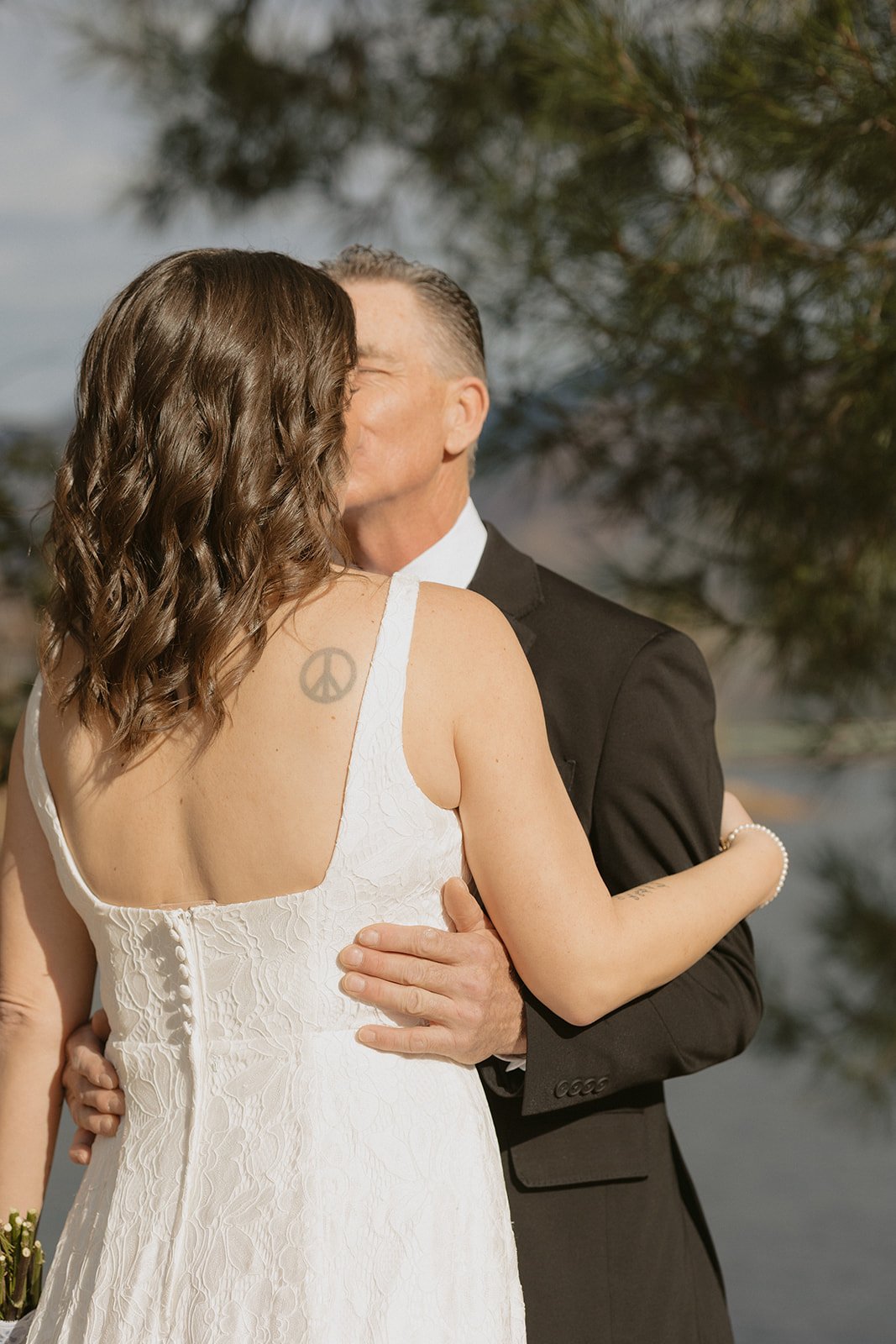 A Sweet &amp; Scenic Redding Mini Wedding at Whiskeytown Lake