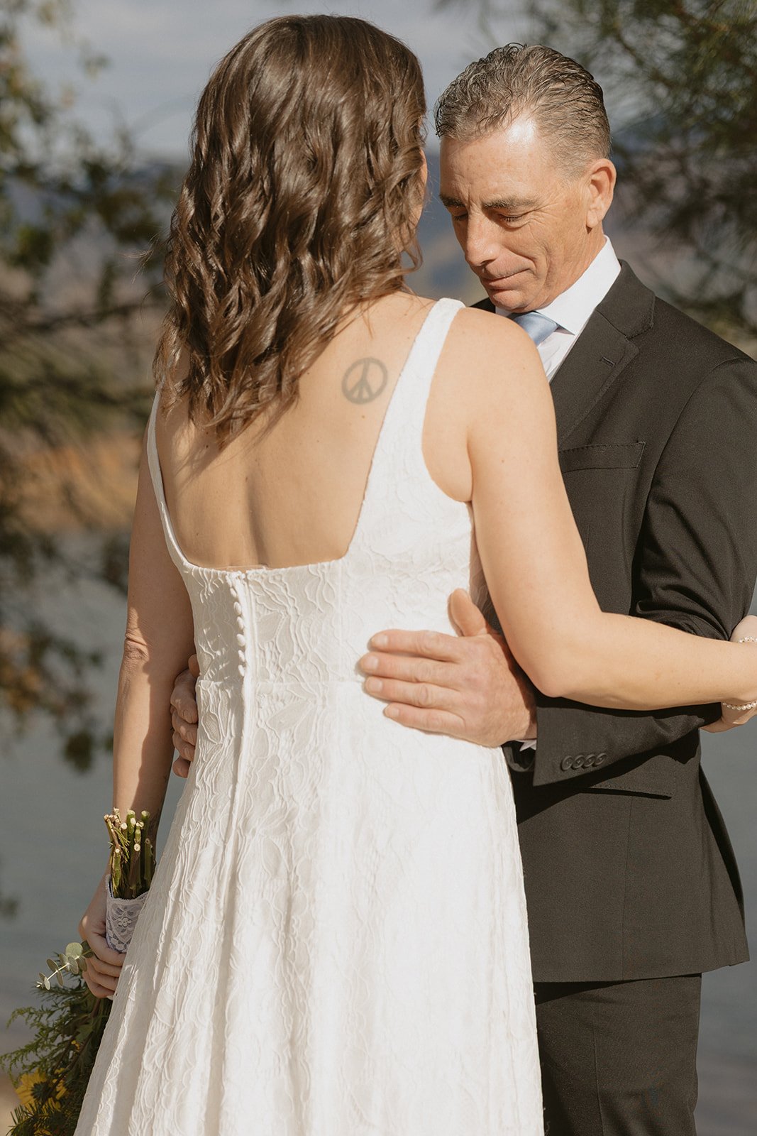 A Sweet &amp; Scenic Redding Mini Wedding at Whiskeytown Lake