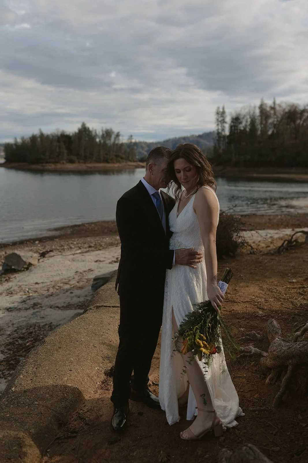 A Sweet &amp; Scenic Redding Mini Wedding at Whiskeytown Lake