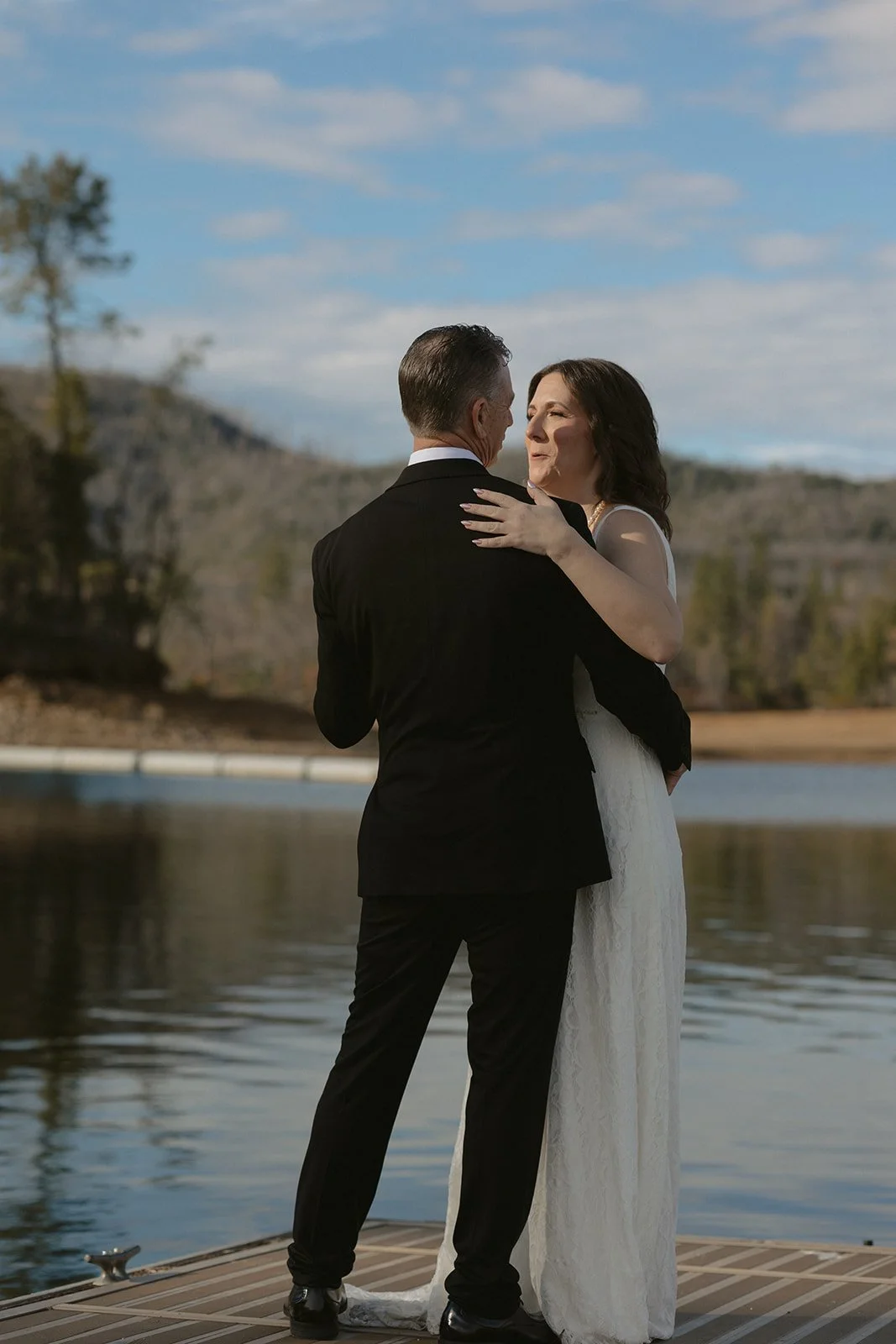 A Sweet &amp; Scenic Redding Mini Wedding at Whiskeytown Lake