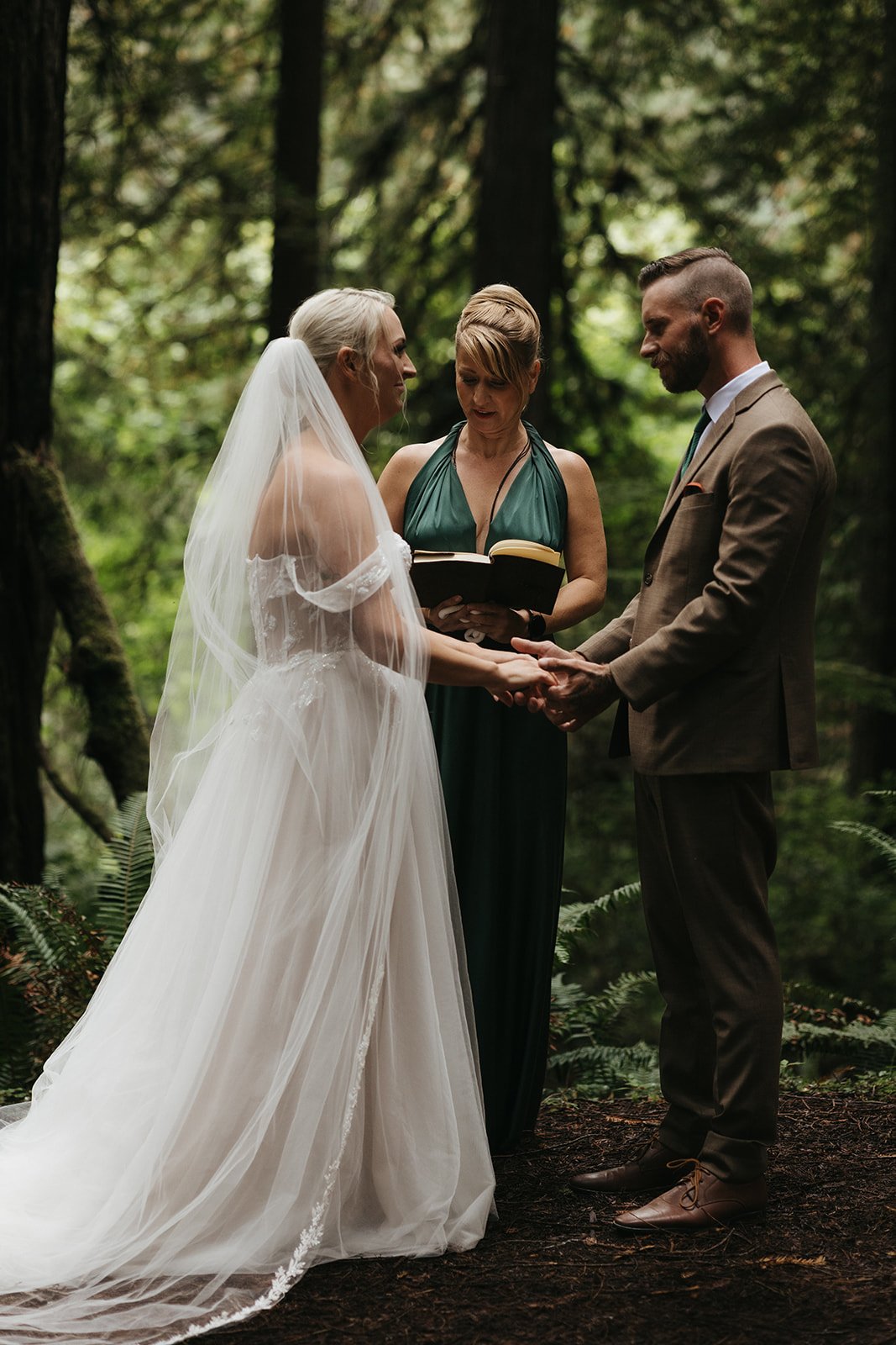 What Does an Elopement Day Look Like? A Relaxed Timeline for Your Dream Wedding