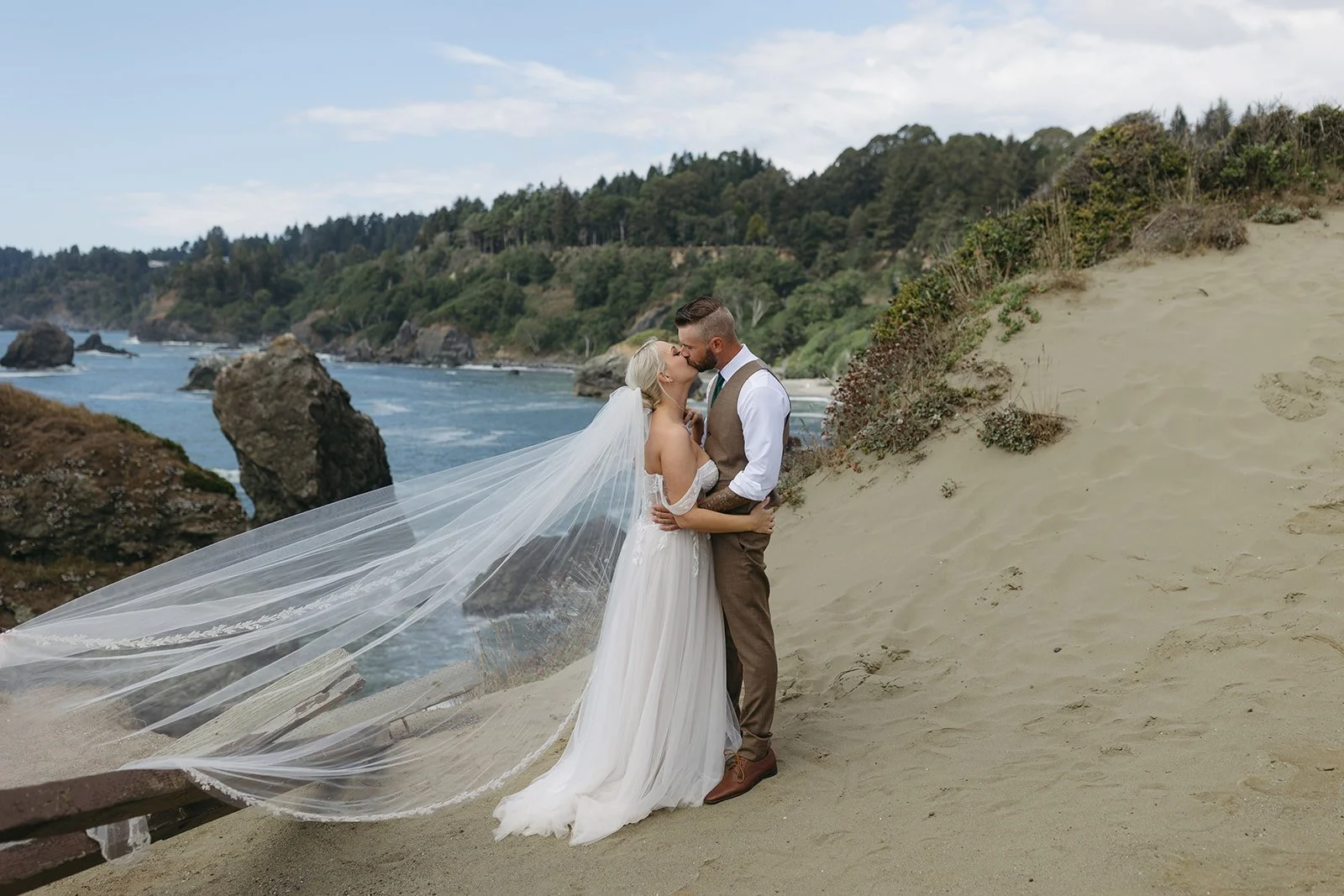 What Does an Elopement Day Look Like? A Relaxed Timeline for Your Dream Wedding