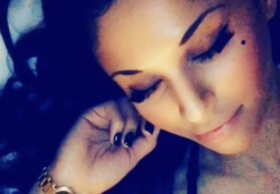            
  
       II  fell asleep on the floor with my thoughts  Still drunk off those nips that  II  bought    There’s bud in a fronto half rolled,  Can you feel my mind taking a toll    And all these bright lights  These wasted long nights,  Ar