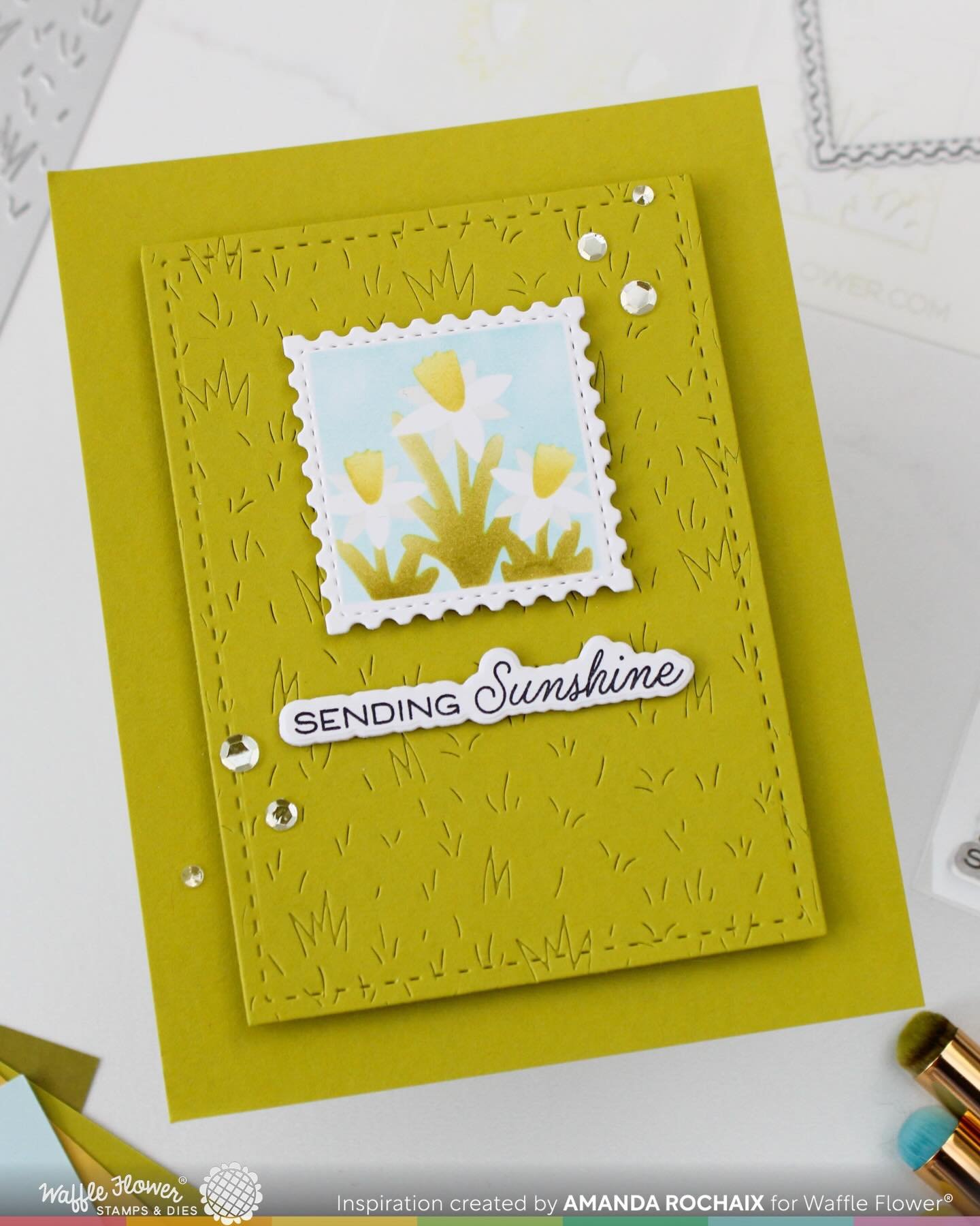 🎉Giveaway🎉
In celebrating the new Waffle Flower Celebrate You release, I&rsquo;ve partnered with @waffleflowercrafts to give 1 lucky winner a $20 gift certificate to waffleflower.com!

How cute is this little daffodil postage collage square?! I alw