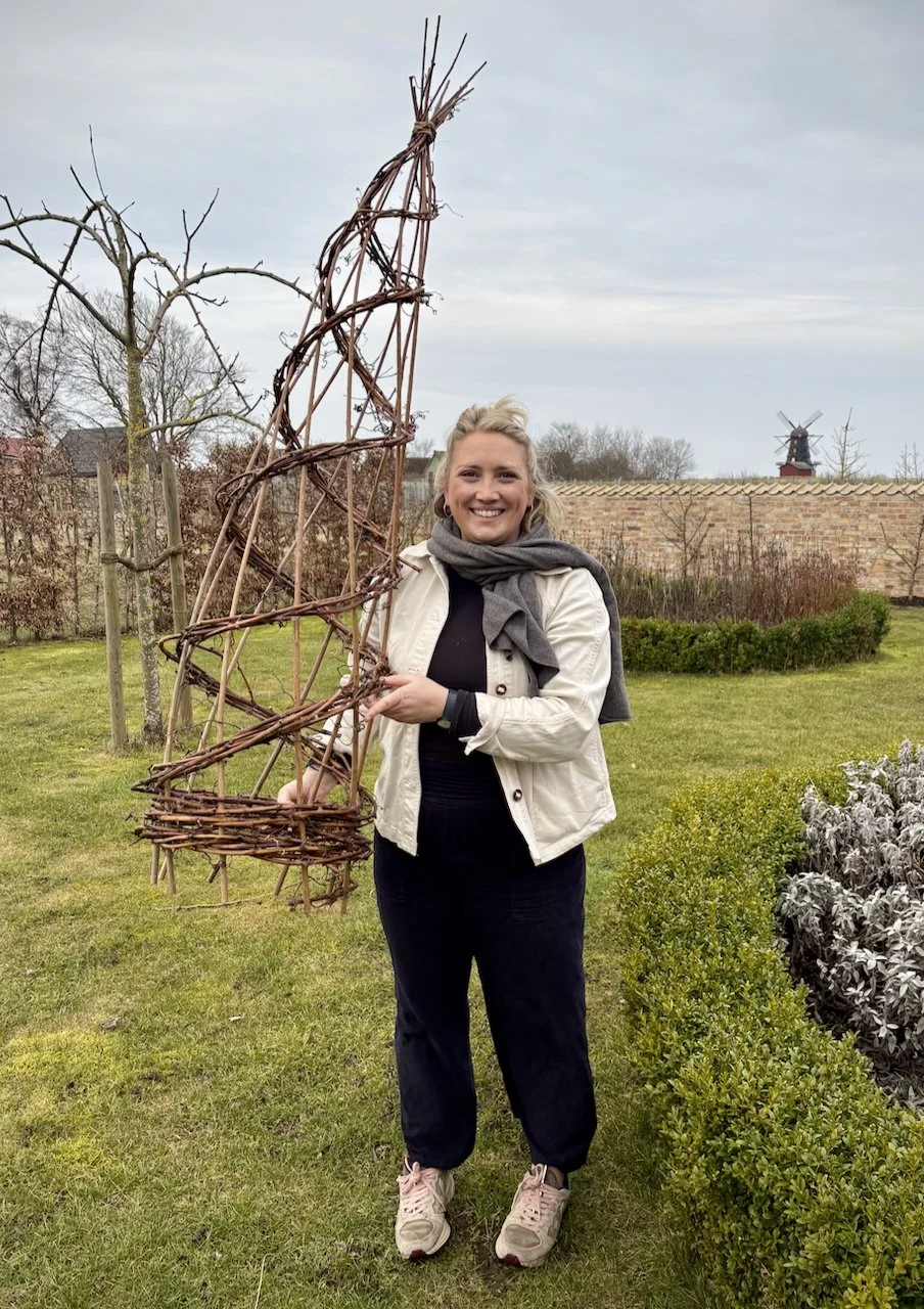 Workshop i pilflätning med vinrankor