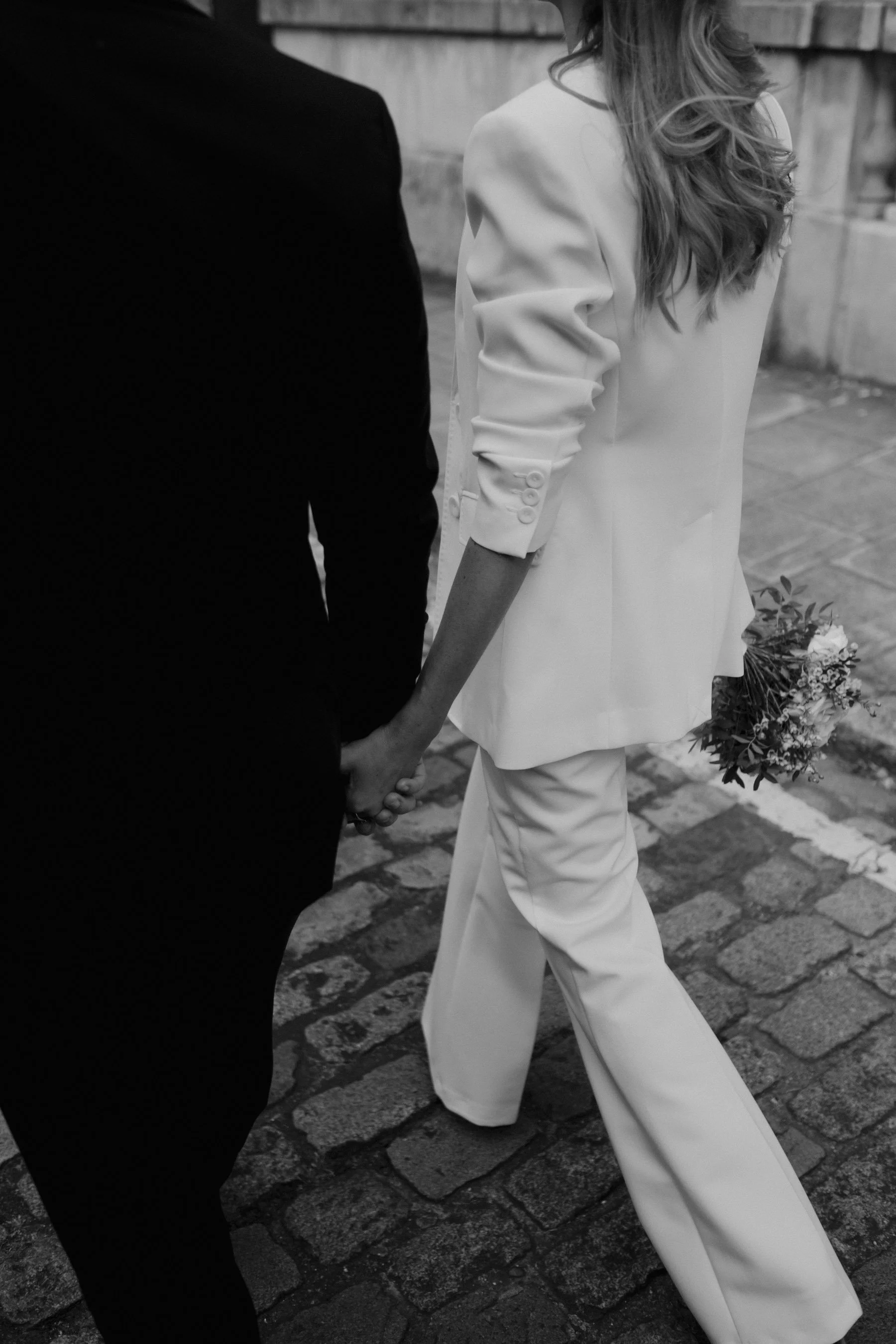 marylebone-town-hall-walking-bride-groom
