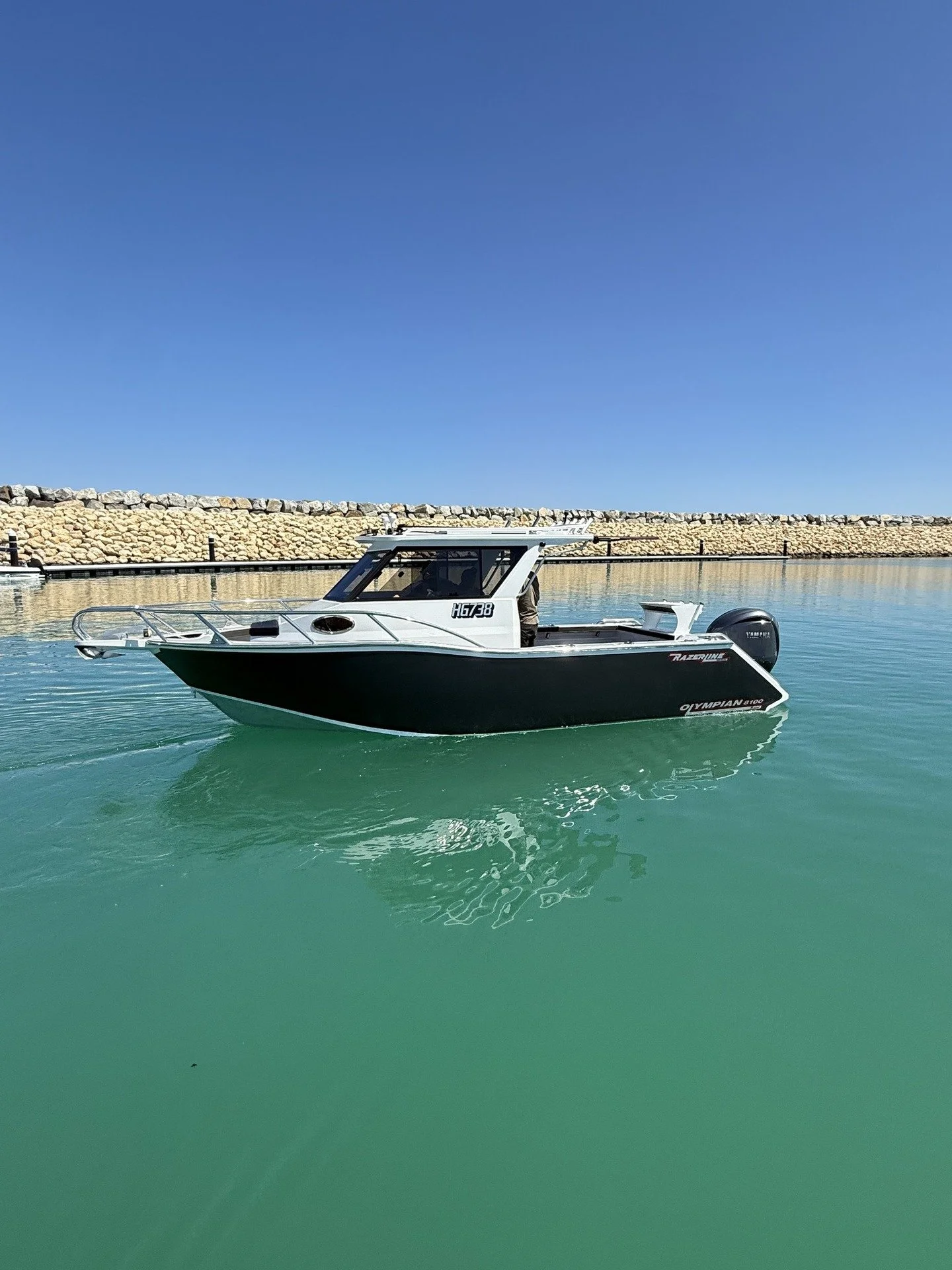 Here&rsquo;s the second round of snaps from the 8100 Centre Cab&rsquo;s sea trial and handover!

This gorgeous build features a custom carbon PPF wrap, custom @marineflooringperth foam, 300hp Yamaha with electric steering and autopilot, @zipwake trim
