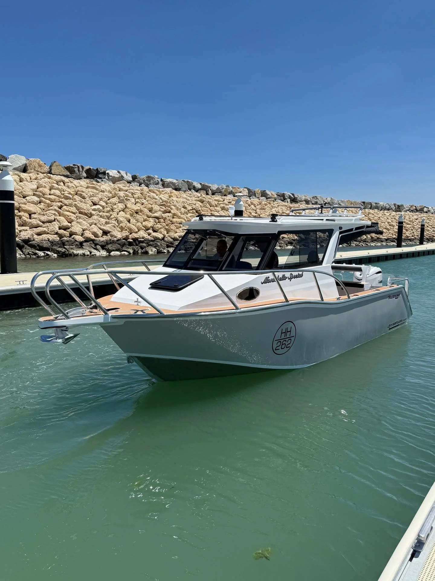 𝑯𝒂𝒏𝒅𝒐𝒗𝒆𝒓 𝒂𝒏𝒅 𝑺𝒆𝒂 𝒕𝒓𝒊𝒂𝒍 𝒅𝒂𝒚 𝒇𝒐𝒓 𝑪𝒉𝒓𝒊𝒔&rsquo; 8500 𝑹𝒂𝒛𝒆𝒓𝒍𝒊𝒏𝒆 𝑴𝒐𝒏𝒕𝒆𝒃𝒆𝒍𝒍𝒐 𝒔𝒑𝒆𝒄𝒊𝒂𝒍 𝑯𝒂𝒓𝒅𝒕𝒐𝒑... 𝒘𝒉𝒂𝒕 𝒂 𝒓𝒆𝒔𝒖𝒍𝒕! The boat handled beautifully, cruising with ease and reaching a clean, c