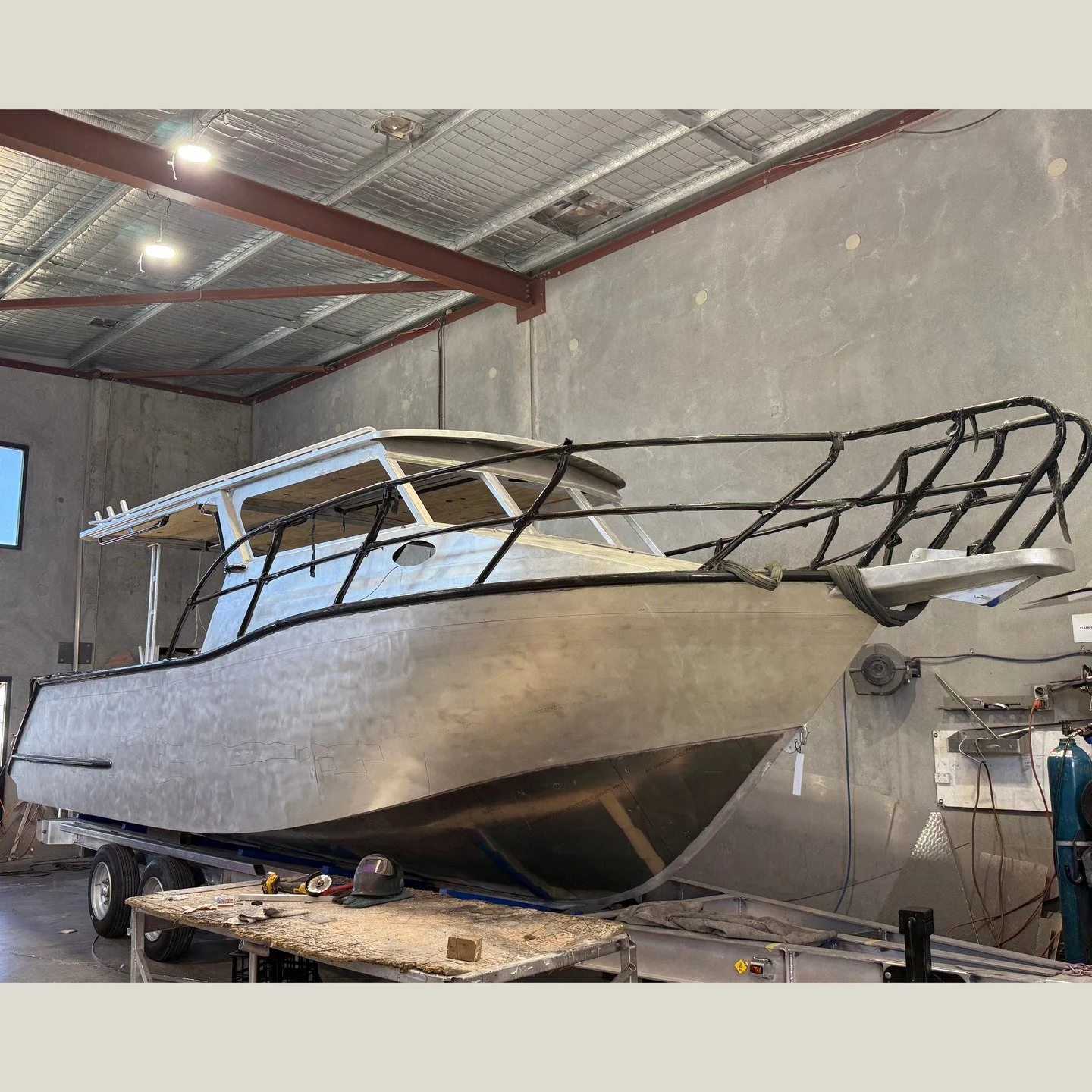 Big milestone for Bounty Hunter's successor - now sitting proud on its custom Razerline aluminium skid trailer. A few final touches to the Aluminium fabrication, and it'll be on its way to paint!

#razerline #fabrication #aluminiumfabrication #boatbu