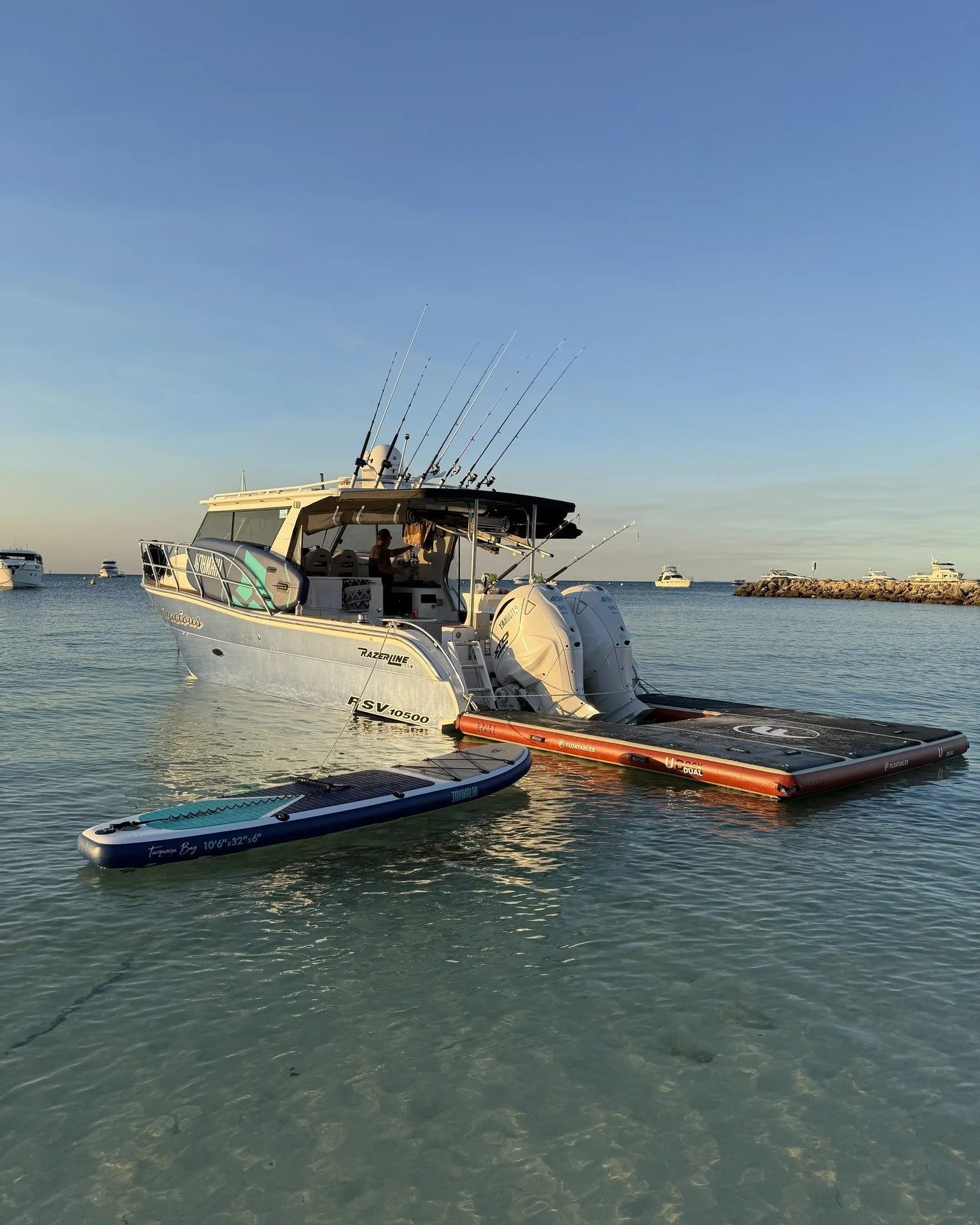 ☀️🎅🏻 𝑀𝑒𝑟𝑟𝑦 𝐶ℎ𝑟𝑖𝑠𝑡𝑚𝑎𝑠 𝑓𝑟𝑜𝑚 𝑎𝑙𝑙 𝑜𝑓 𝑢𝑠 𝑎𝑡 𝑅𝑎𝑧𝑒𝑟𝑙𝑖𝑛𝑒! 🎄🚤
Wishing you a day full of joy, laughter, and time out on the water with family and friends.