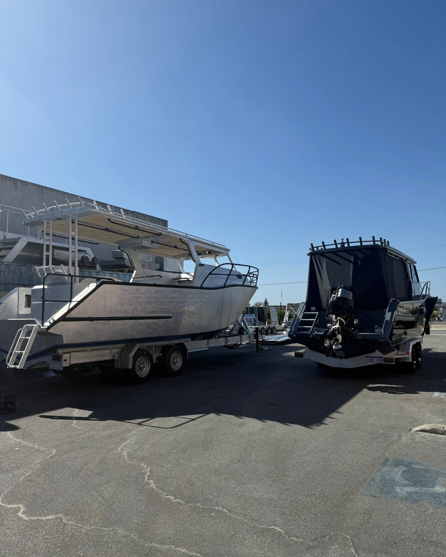 Extended hardtop fever is running wild in the workshop🔥

Four Razerlines lined up, all built as true all-rounders for offshore missions, family days, and everything in between.
More protection. More comfort. More versatility. 🚤💪

📞 0428 168 423
?