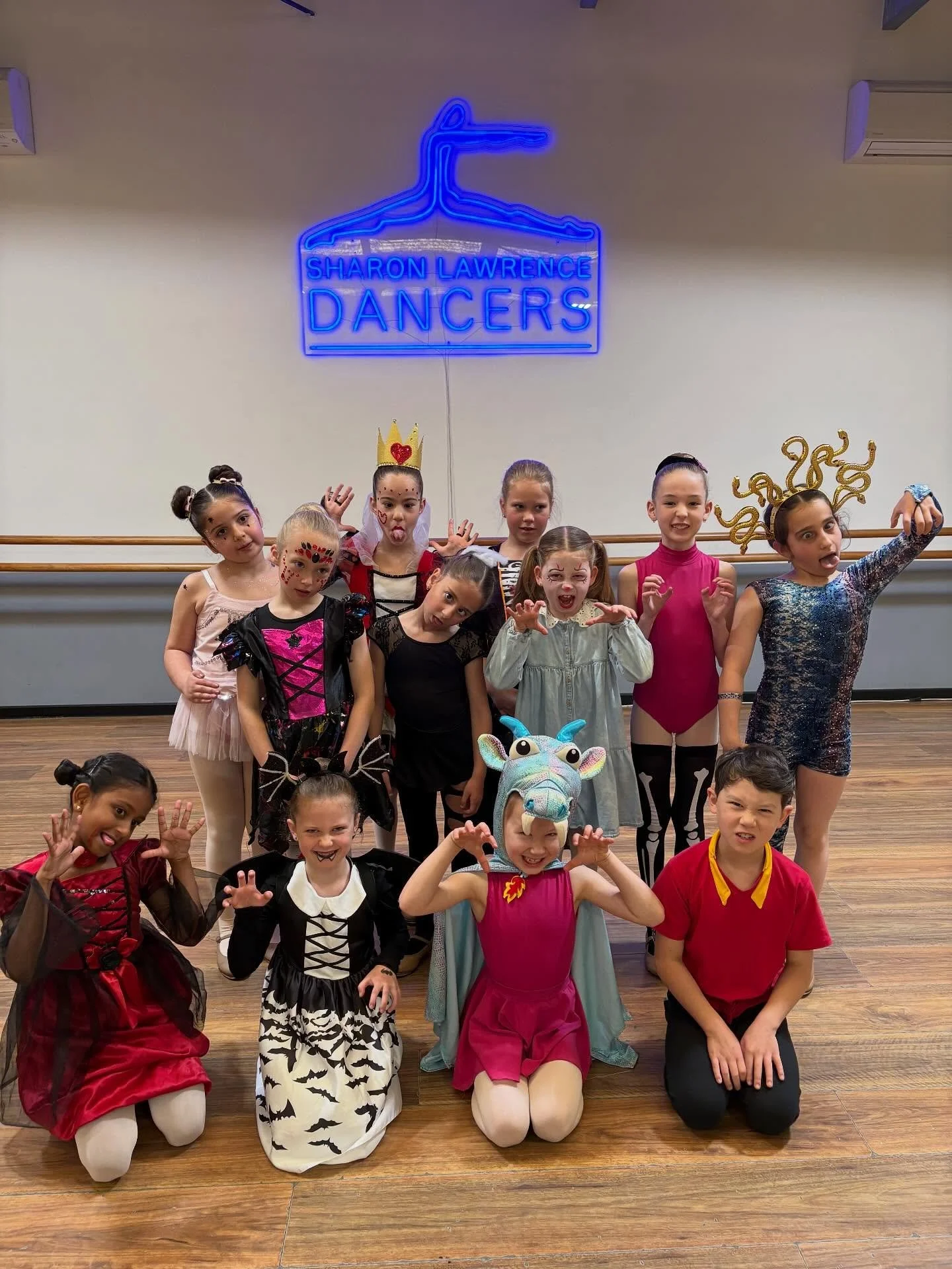 🎃 HAPPY HALLOWEEN FROM SLD 🎃
.
.
.
.
#halloween #sld #sharonlawrencedancers #spooky #dance #foryou #sldrepresent #team #fyp