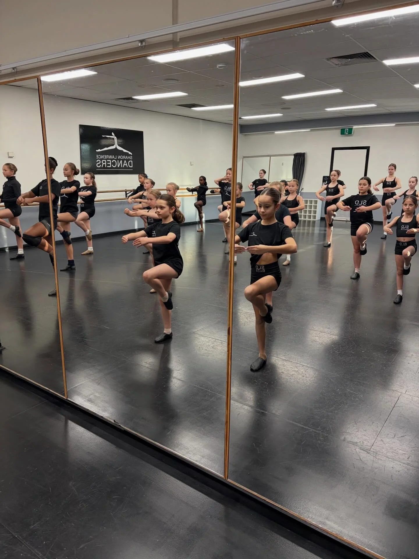 We are back and our 10s are focused and ready to take on Term 2.  A busy term working towards troupe competitions and improving technique over the many genres these dedicated students embark on.  Keep up the great work little SLDs 👏🏻👏🏻👏🏻
#techn